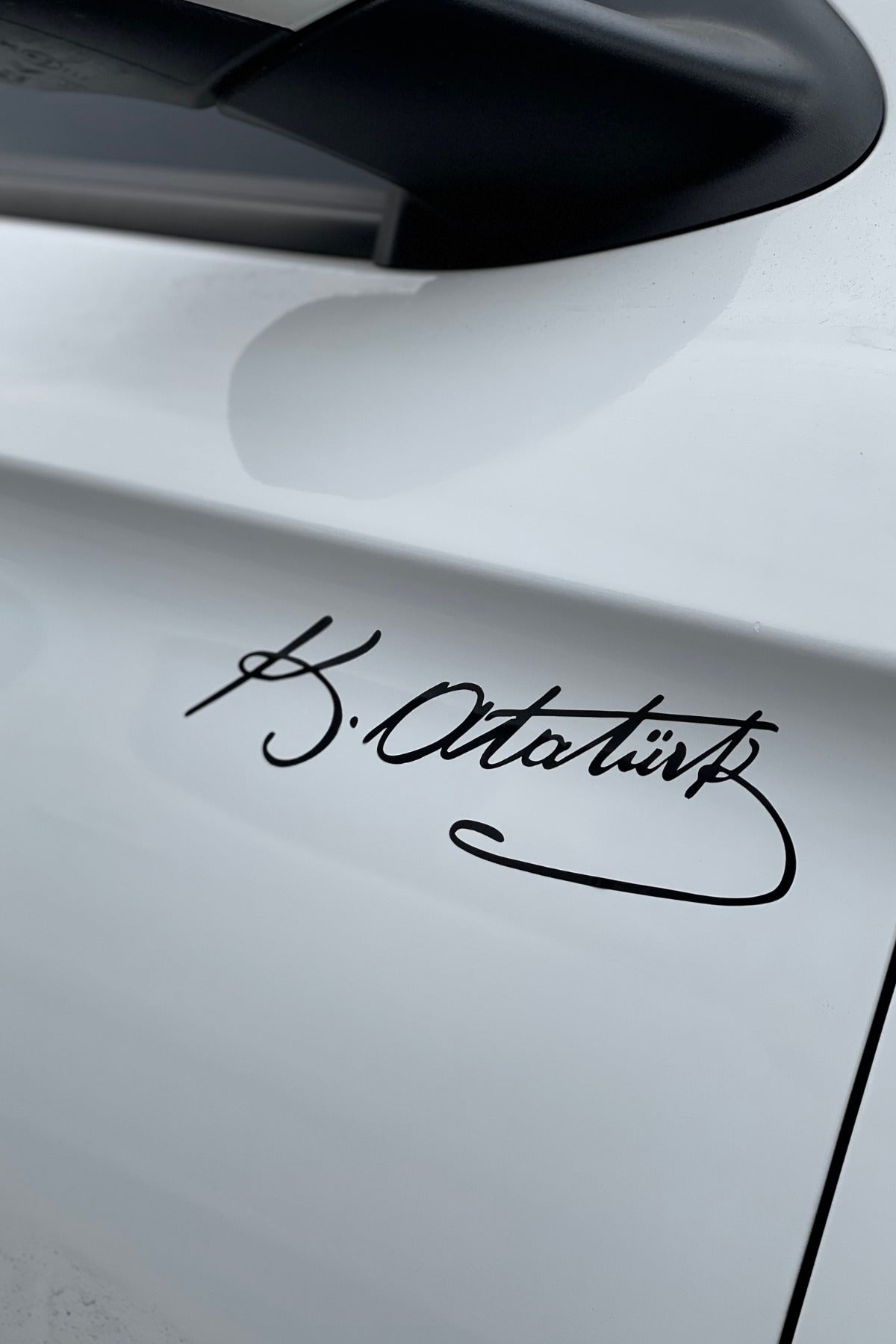 Araba ve Motor için Siyah Renk Mustafa Kemal Atatürk İmza Sticker Etiket (1 Adet)