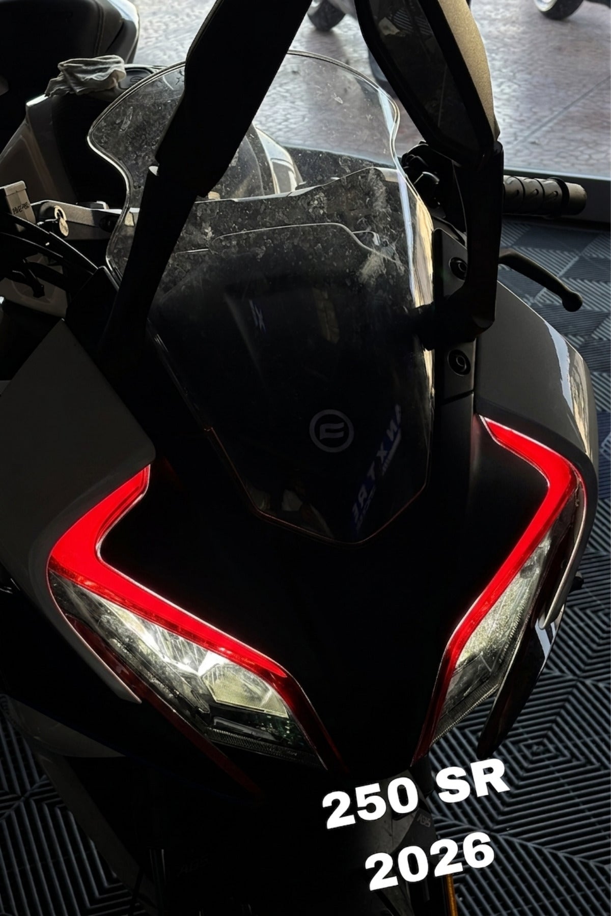 CFMOTO 250SR 2026 Model için Far Tasarım Gündüz Ledi Far Filmi Sticker Seti