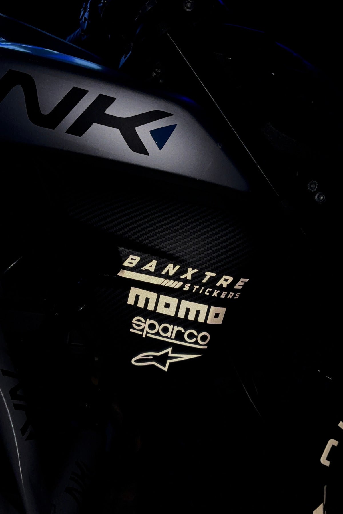 CFMOTO NK250 için Yan Kapaklara Uyumlu Sponsor Sticker Seti (1 Adet)