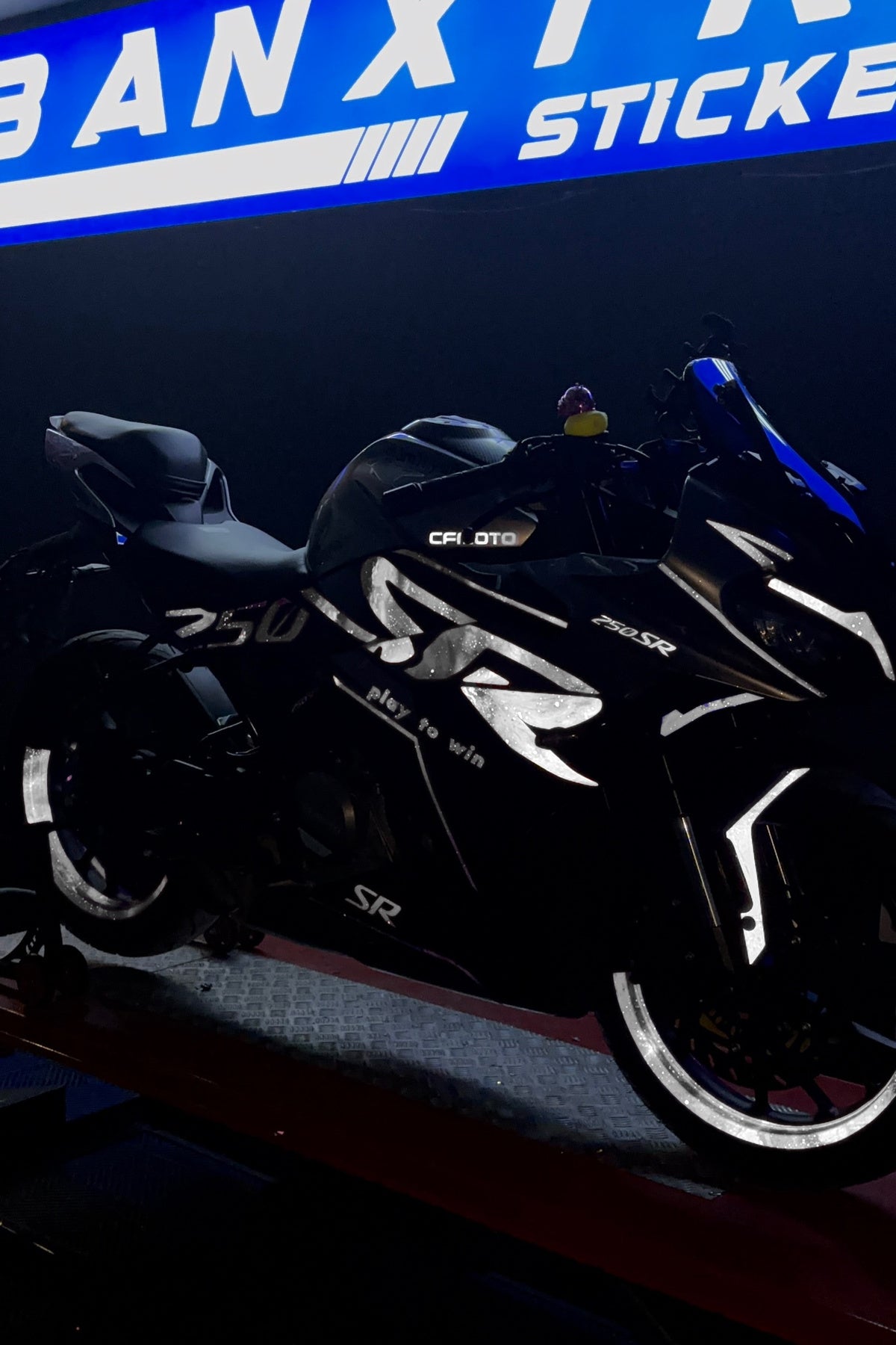 CFMOTO 250SR için Galaksi Desenli Komple Reflektörlü Sticker Seti (Sağ ve Sol)