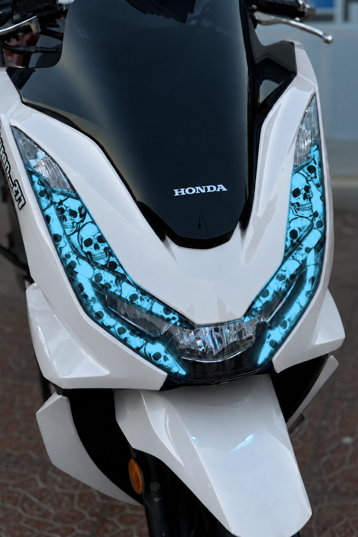 Honda PCX için Geniş Kalıp Kurukafa Desenli Far Filmi Far Tasarım Sticker