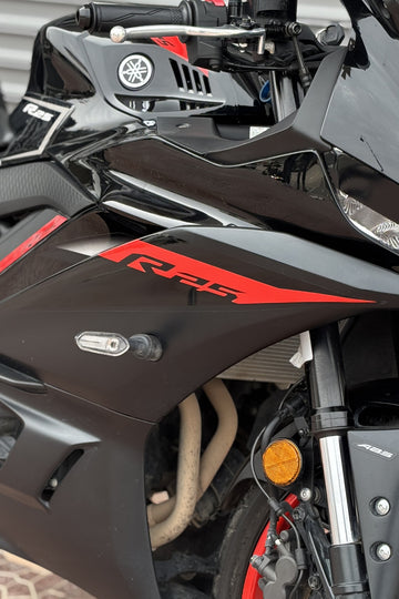 Yamaha R25 için Orijinal Sticker Sağ ve Sol (Orijinal ile Tam Birebir Ölçülüdür)(2019-2024)