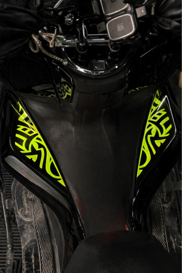 HONDA PCX için Depo Yanlarına Uygun Neon Sarı Tribal Desen Sticker Seti (Sağ ve Sol)
