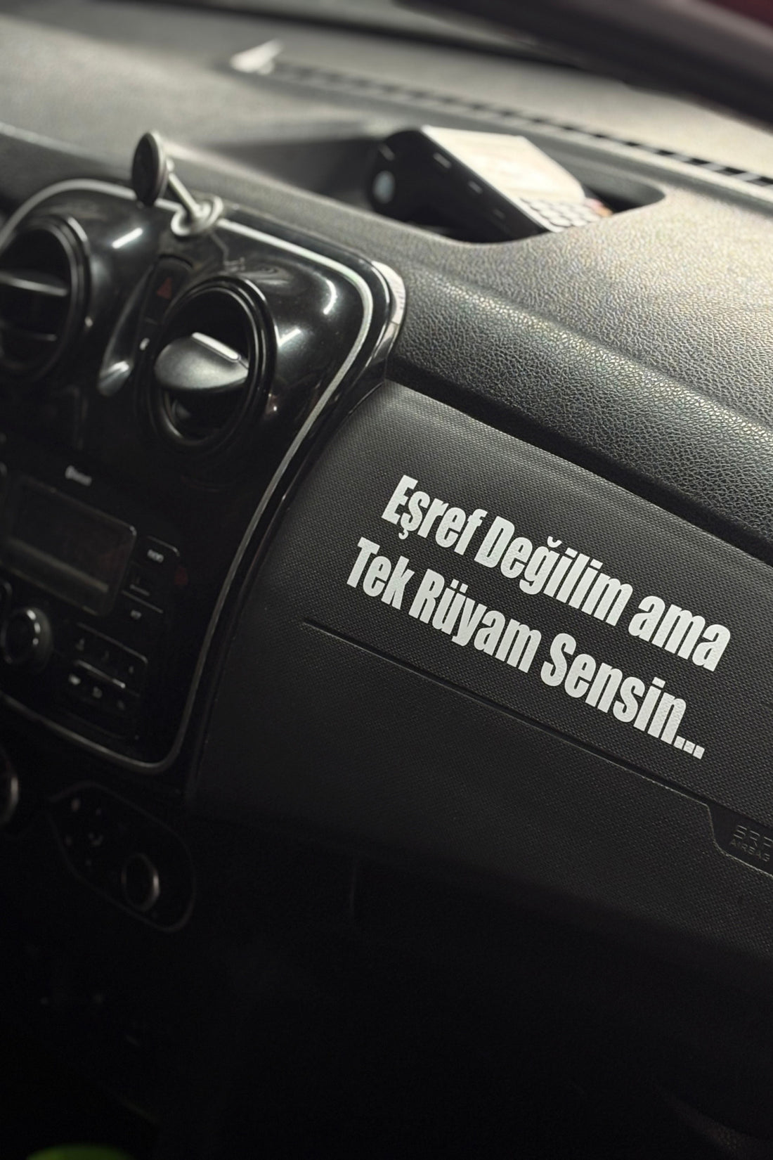 Beyaz Renk Eşref Değilim ama Tek Rüyam Sensin.. Sticker Etiket