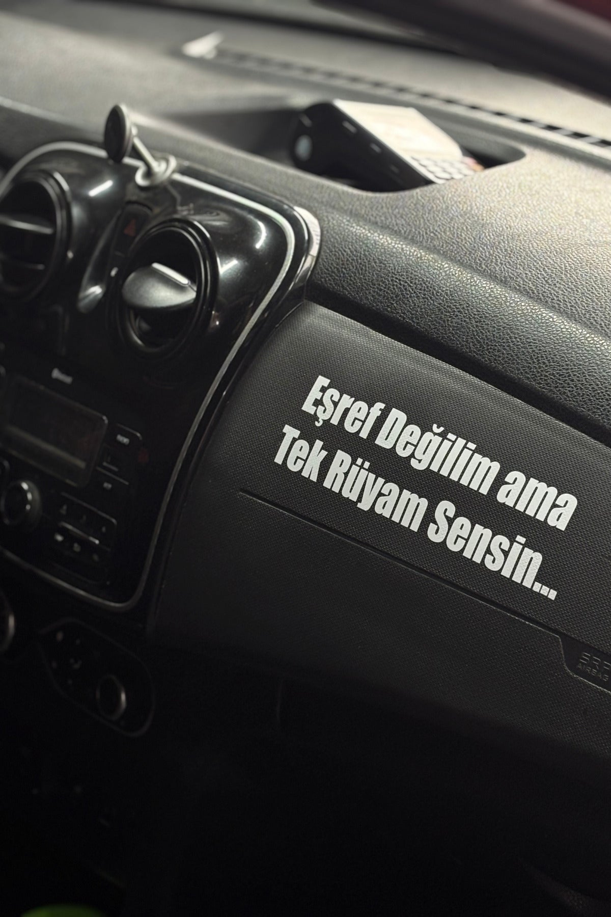 Beyaz Renk Eşref Değilim ama Tek Rüyam Sensin.. Sticker Etiket