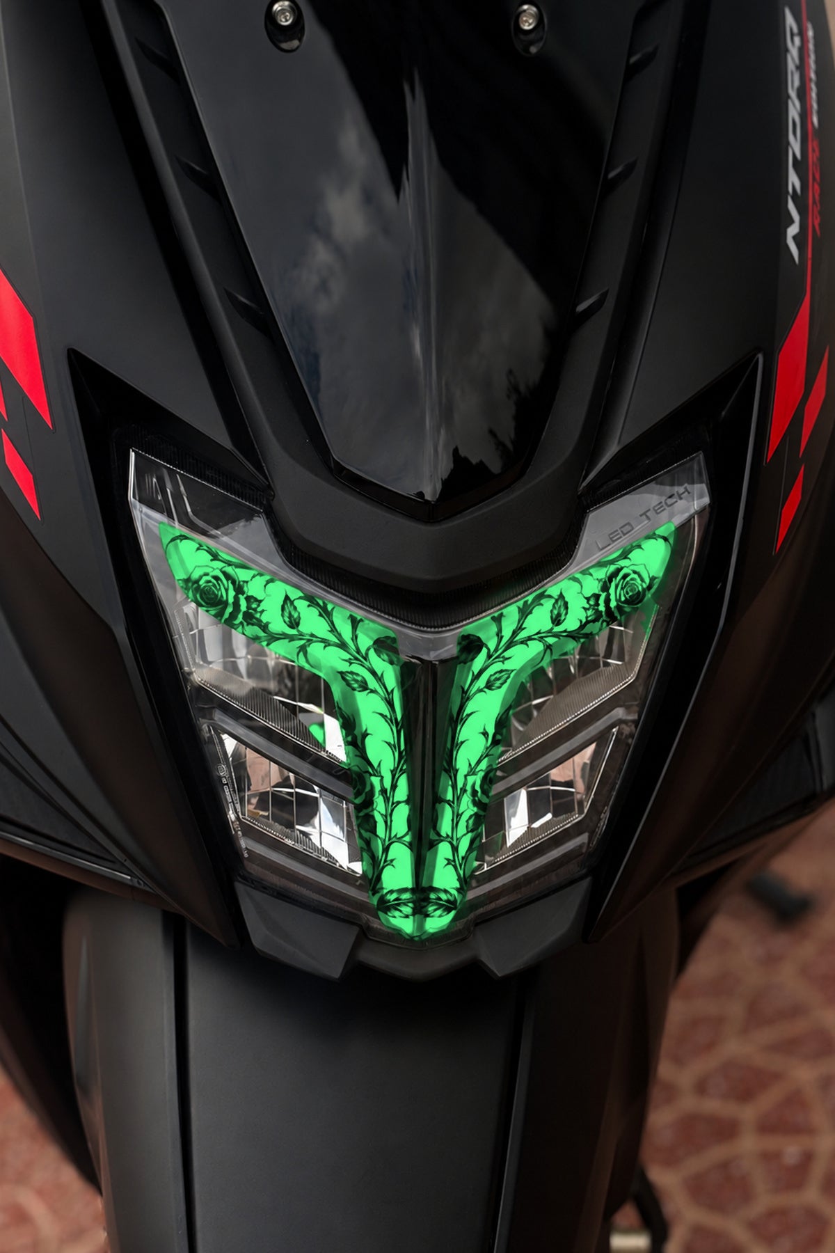 TVS Ntorq 125 için Sarmaşık Desenli Far Filmi Far Tasarım Sticker (Sağ ve Sol)