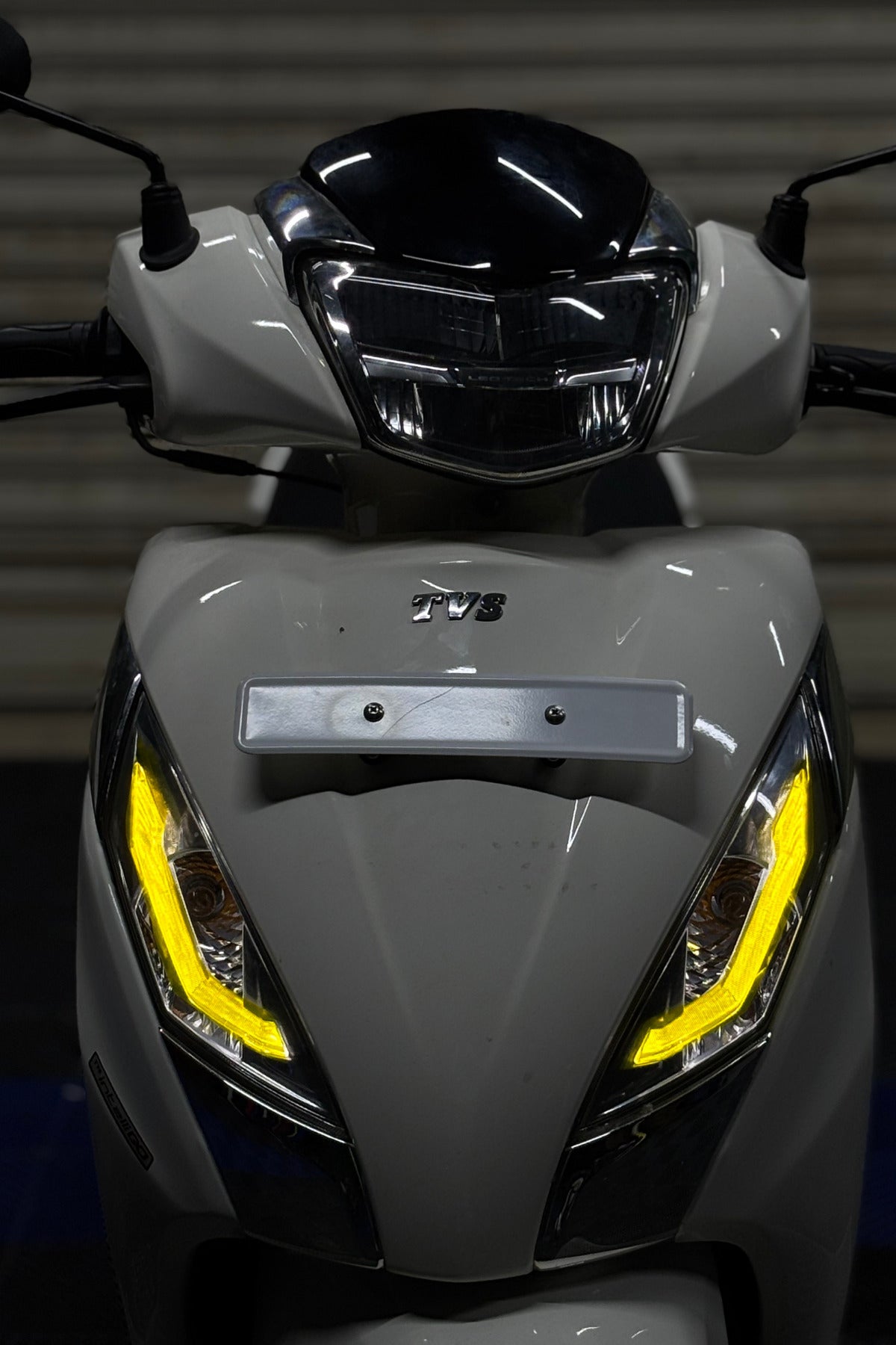 TVS Jupiter 125 için Gündüz Ledlerine Uyumlu Far Tasarım Sticker Seti (Sağ ve Sol)
