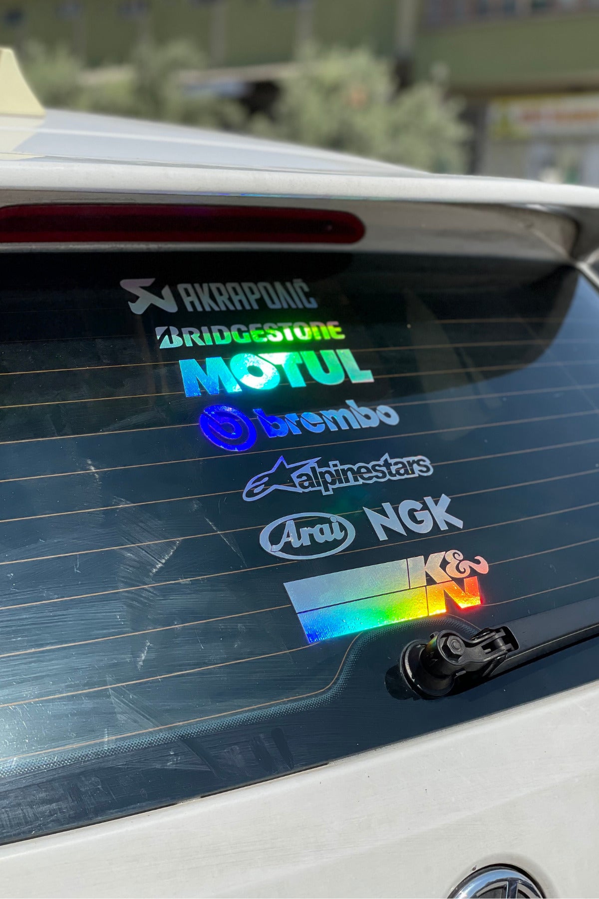Araba Cam Arkası için Hologramlı Renk Değiştirip Parlayan Dekoratif Sponsorlu Sticker (1 Adet)