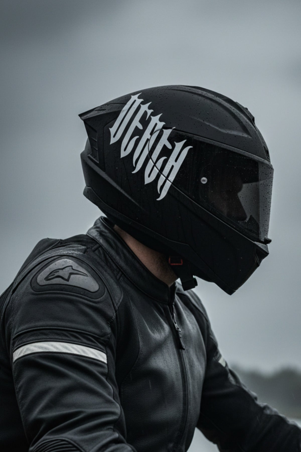 Kask için Sticker Gotik Yazı Tipiyle Death Sticker Etiket (Tek Taraf)