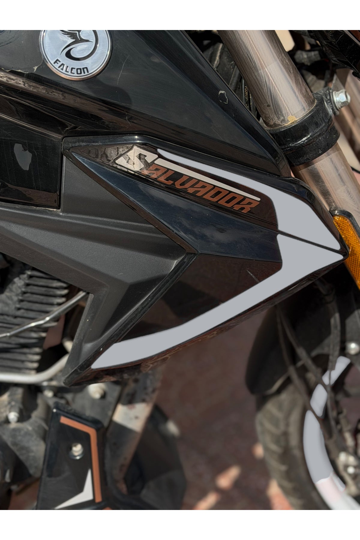 Falcon Salvador S188 Motosiklet için Ön Yan Panel Orijinal Renk Değişim Stickerları ( 4 Parça)