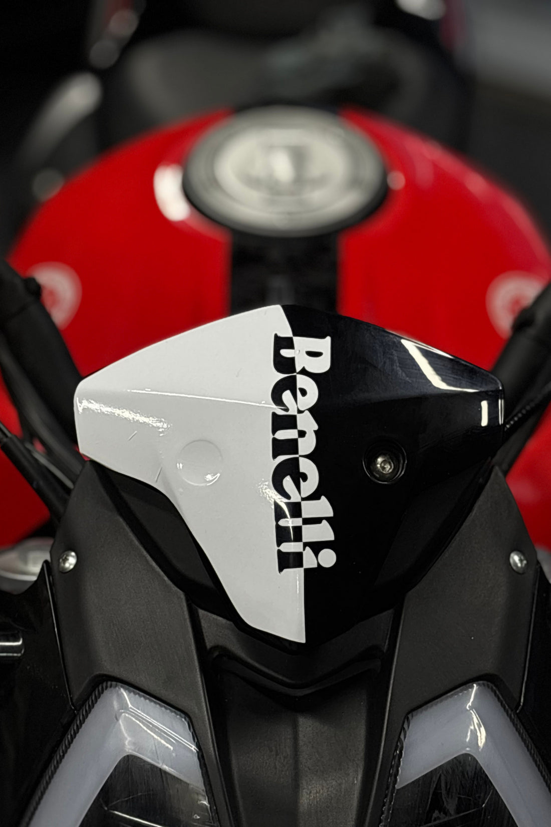 Benelli 125s için Benelli Yazılı Kafa Detay Sticker