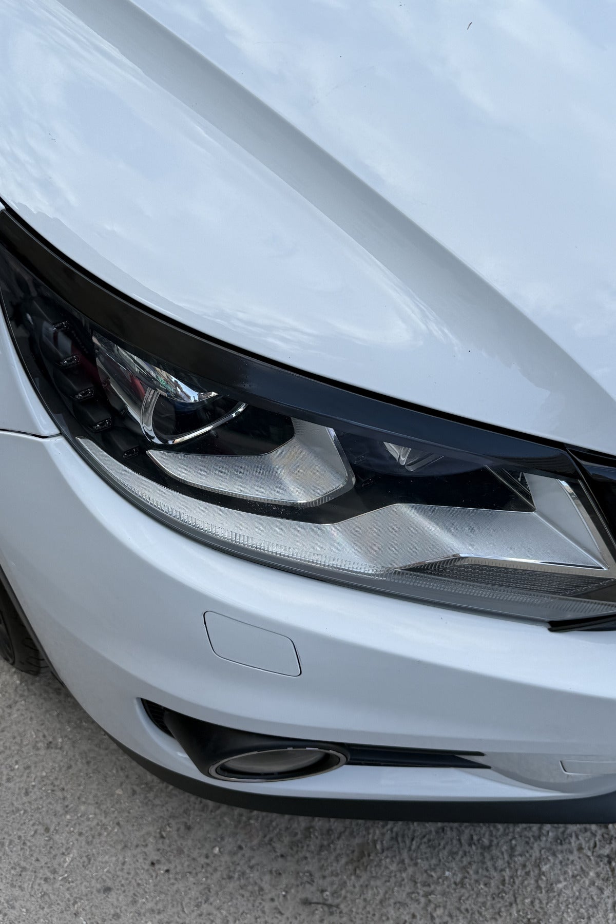 Volkswagen Tiguan için Siyah Renk Far Kaşı Sticker Etiket (Sağ ve Sol )