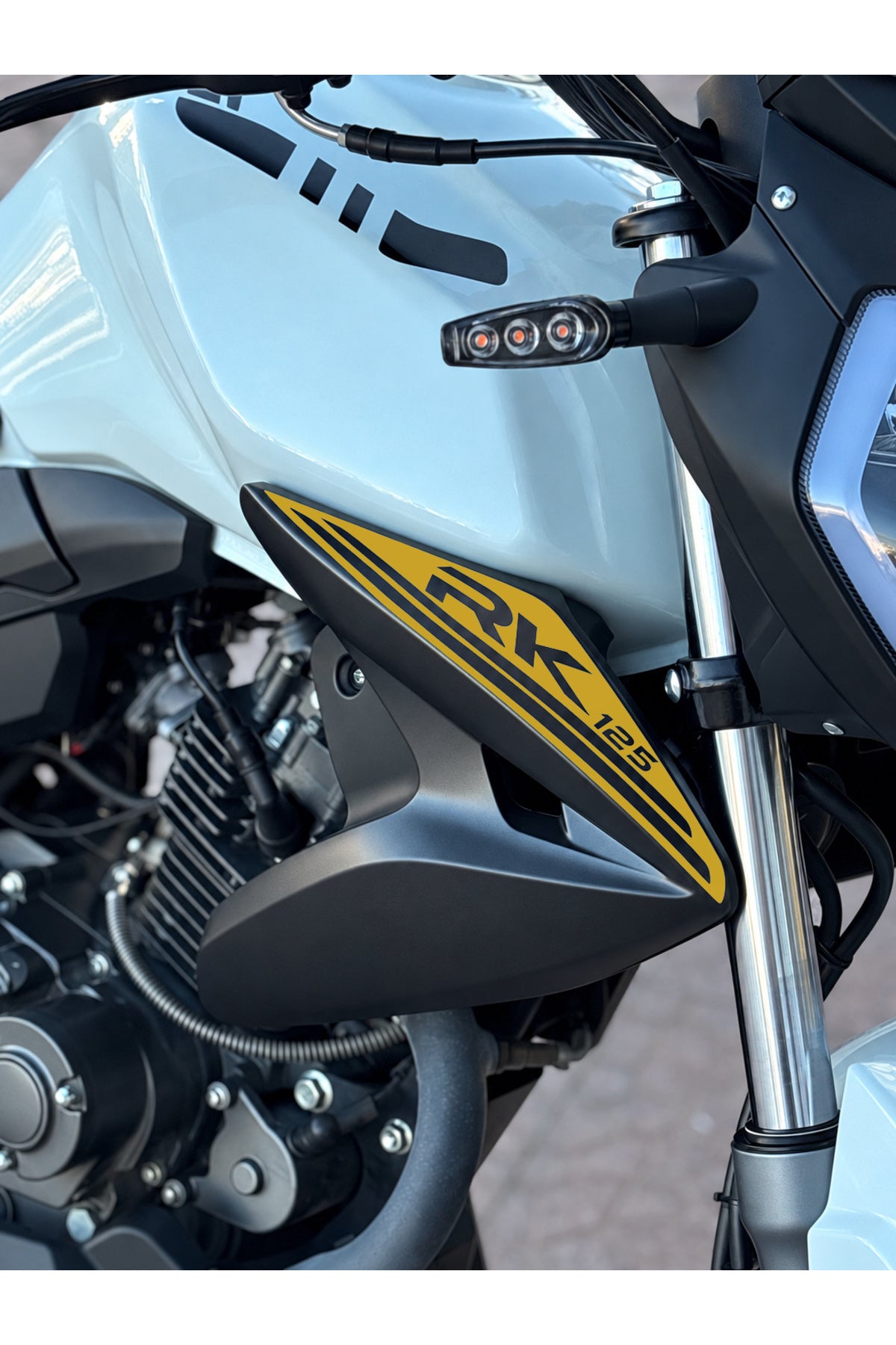 RKS RK125 için Yan Drenajlara Uyumlu RK 125 Sticker Etiket (Sağ ve Sol)