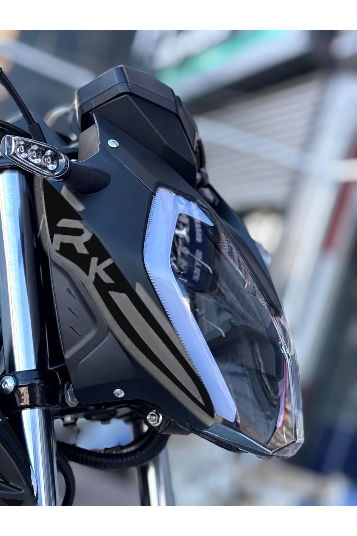 RKS RK125 için RK yazılı Far Kaşı Dekor Sticker (Sağ ve Sol )
