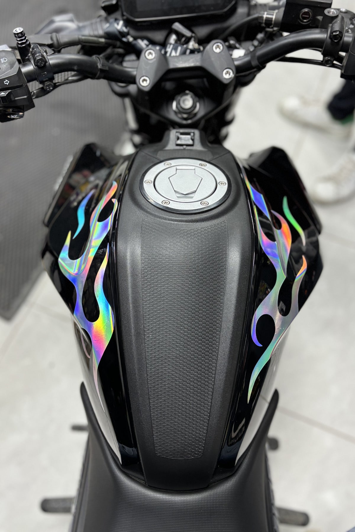 Motor için Hologramlı Renk Değiştiren 2'li Alev Ateş Sticker Etiket Seti (30CMx10CM)