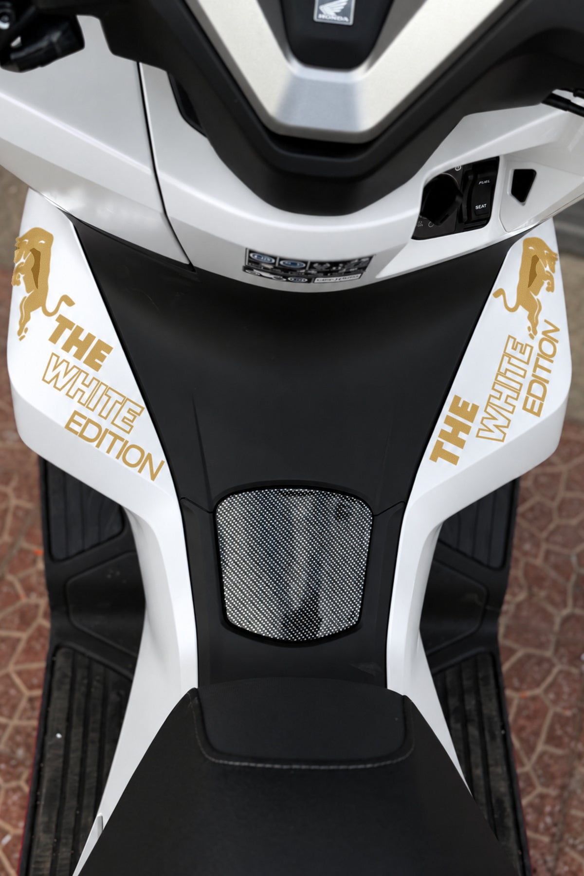 Honda PCX için The White Edition Boğa Sticker Etiket (Sağ ve Sol)