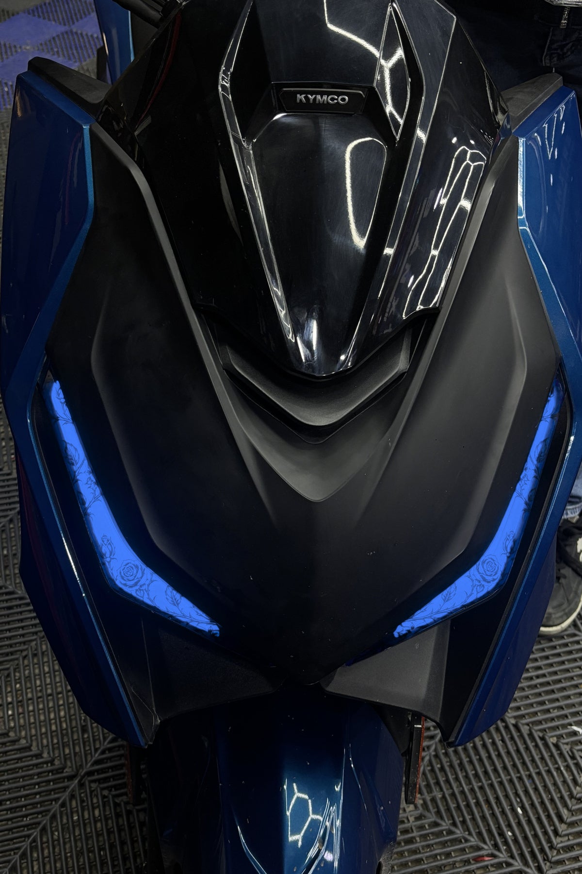 Kymco KRV200 için Sarmaşık Desenli Far Filmi