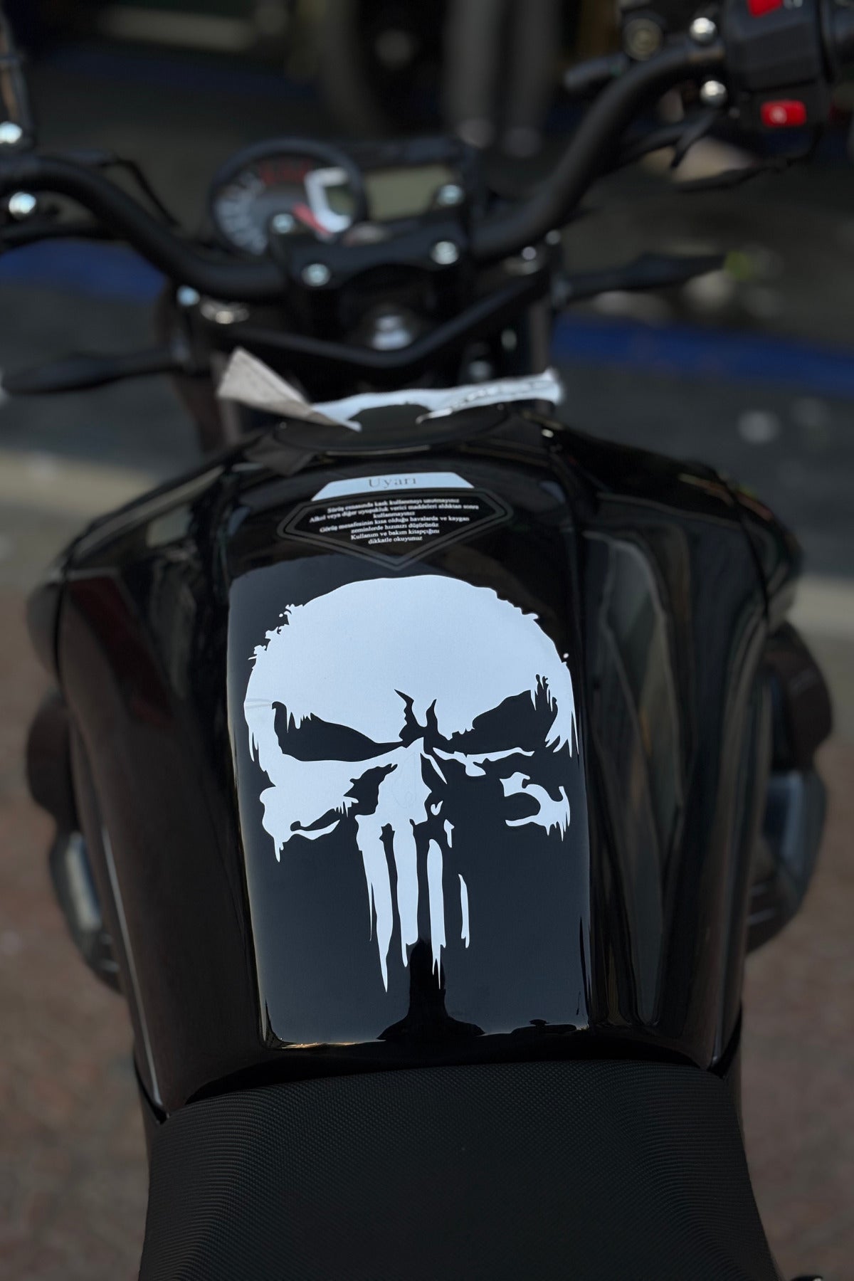 Motosiklet için Beyaz Renk Desenli Punisher Sticker Etiket (20CM)