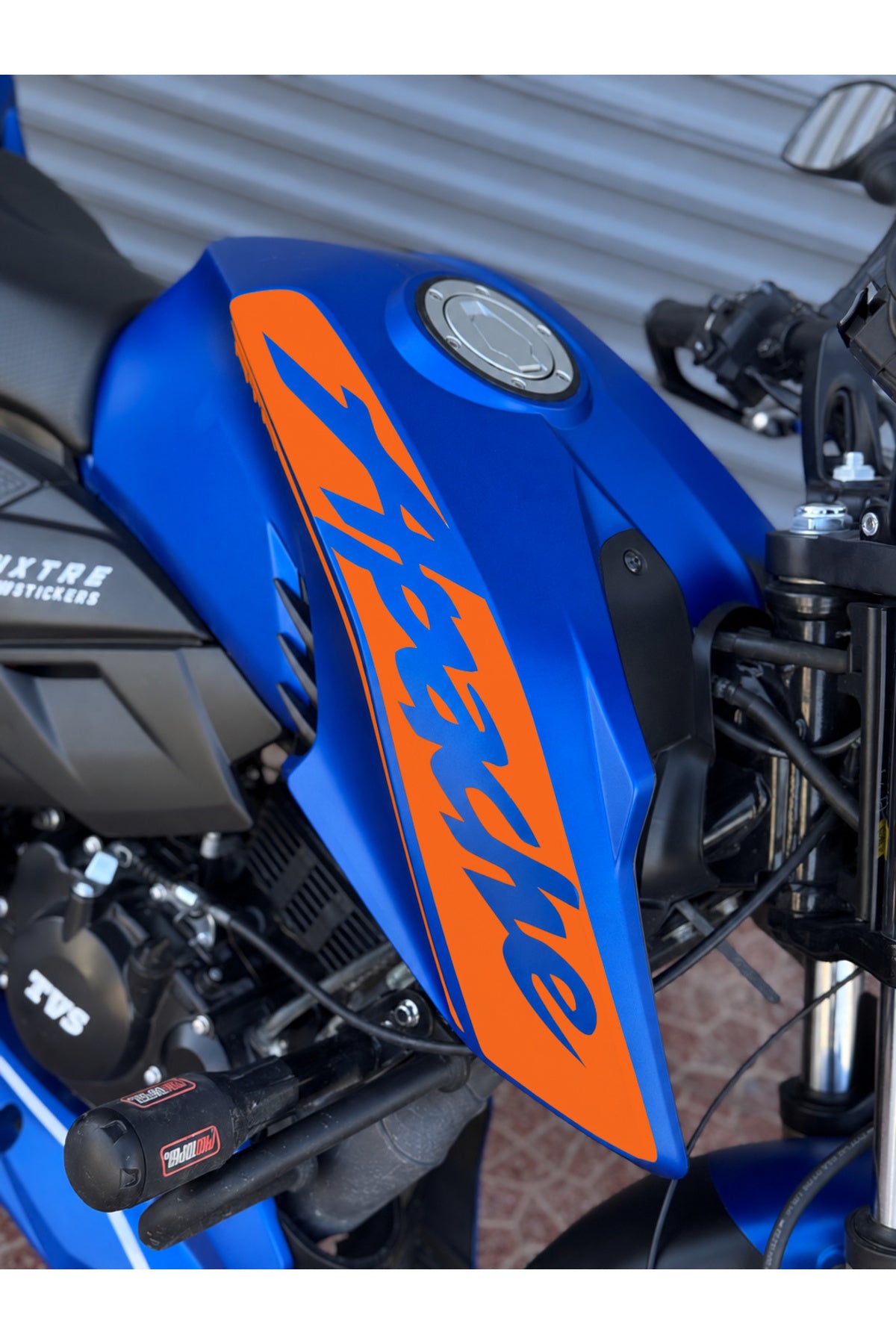 TVS Apache RTR için Yan Grenaj Apache Yazılı Kaplama Sticker Etiket (Sağ ve Sol)