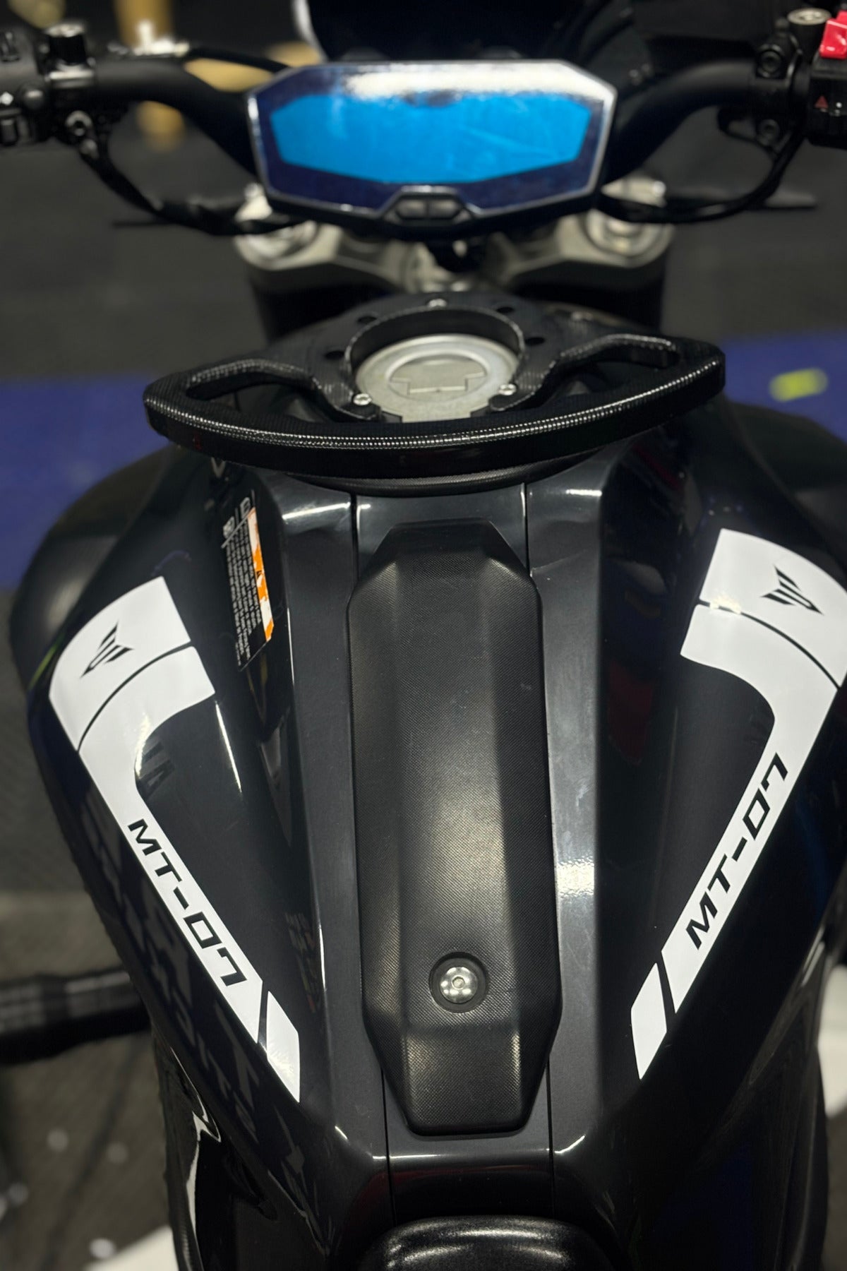Yamaha MT-07 için Beyaz Depo Sticker (2014-2020 Yıllara Uyumlu) Seti (Sağ ve Sol)