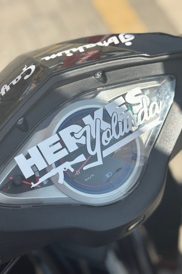 Motor-Araba ve Kask için Beyaz Renk Herkes Yolunda Sticker Etiket (1 Adet)(15CM)