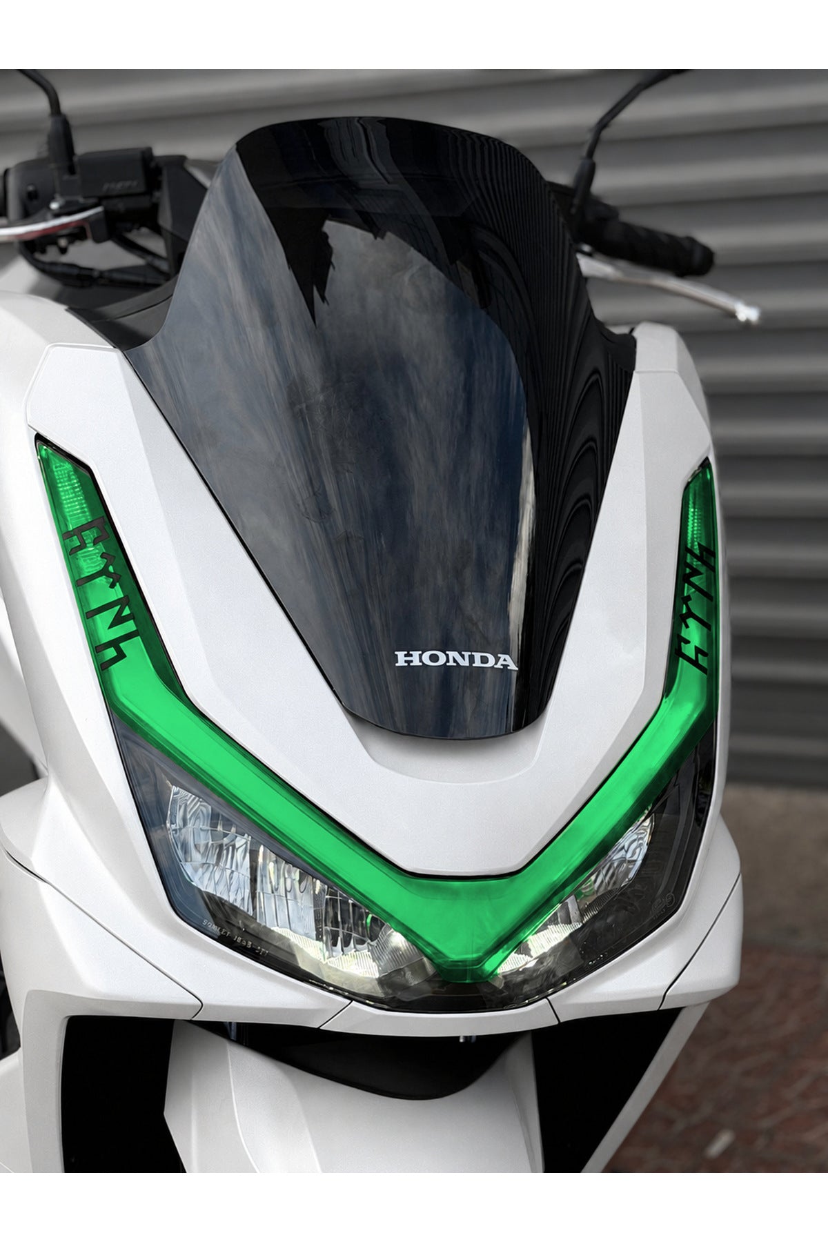 Honda PCX Deluxe için Göktürkçe Türk Yazılı Far Filmi Far Tasarım Film Sticker (2025-2026 Uyumlu)