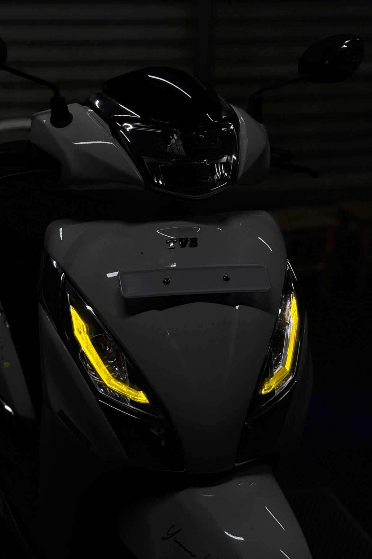 TVS Jupiter 125 için Gündüz Ledlerine Uyumlu Far Tasarım Sticker Seti (Sağ ve Sol)