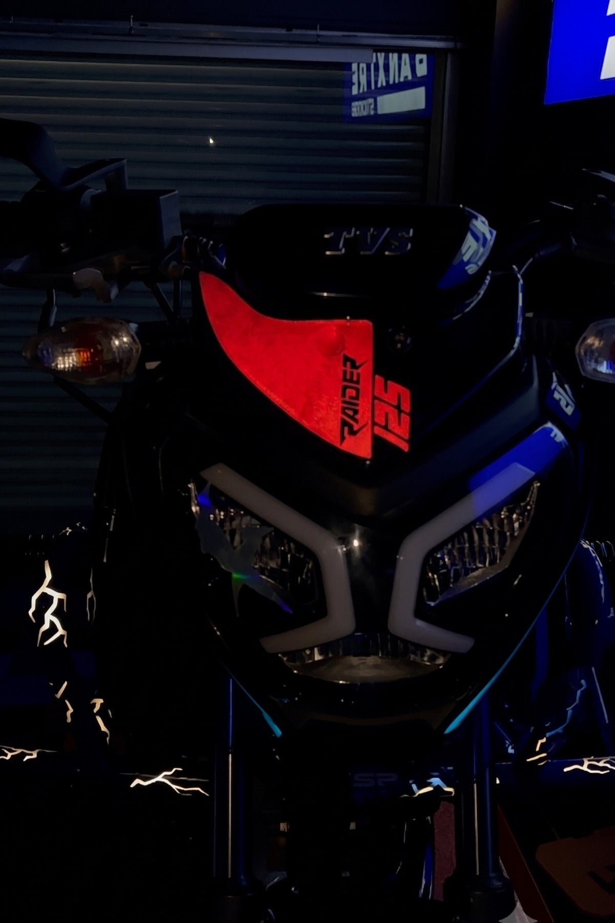 TVS Raider için Reflektif Raider 125 Yazılı Kafa Detay Sticker (1 Adet)