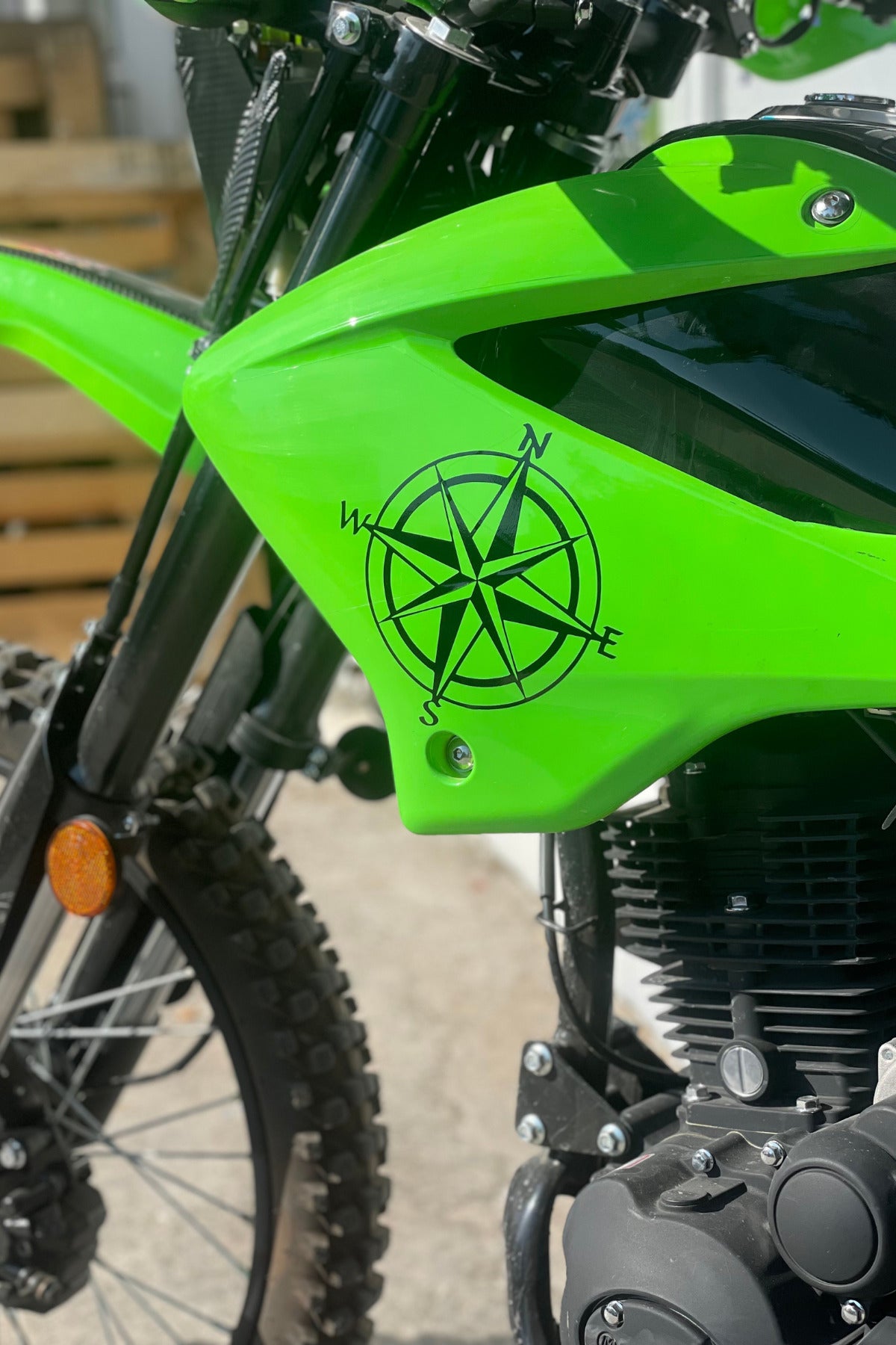 Araba-Motor-Pickup için Arazi Stili Siyah Pusula Sticker Offroad Sticker Etiket 15CMx15CM