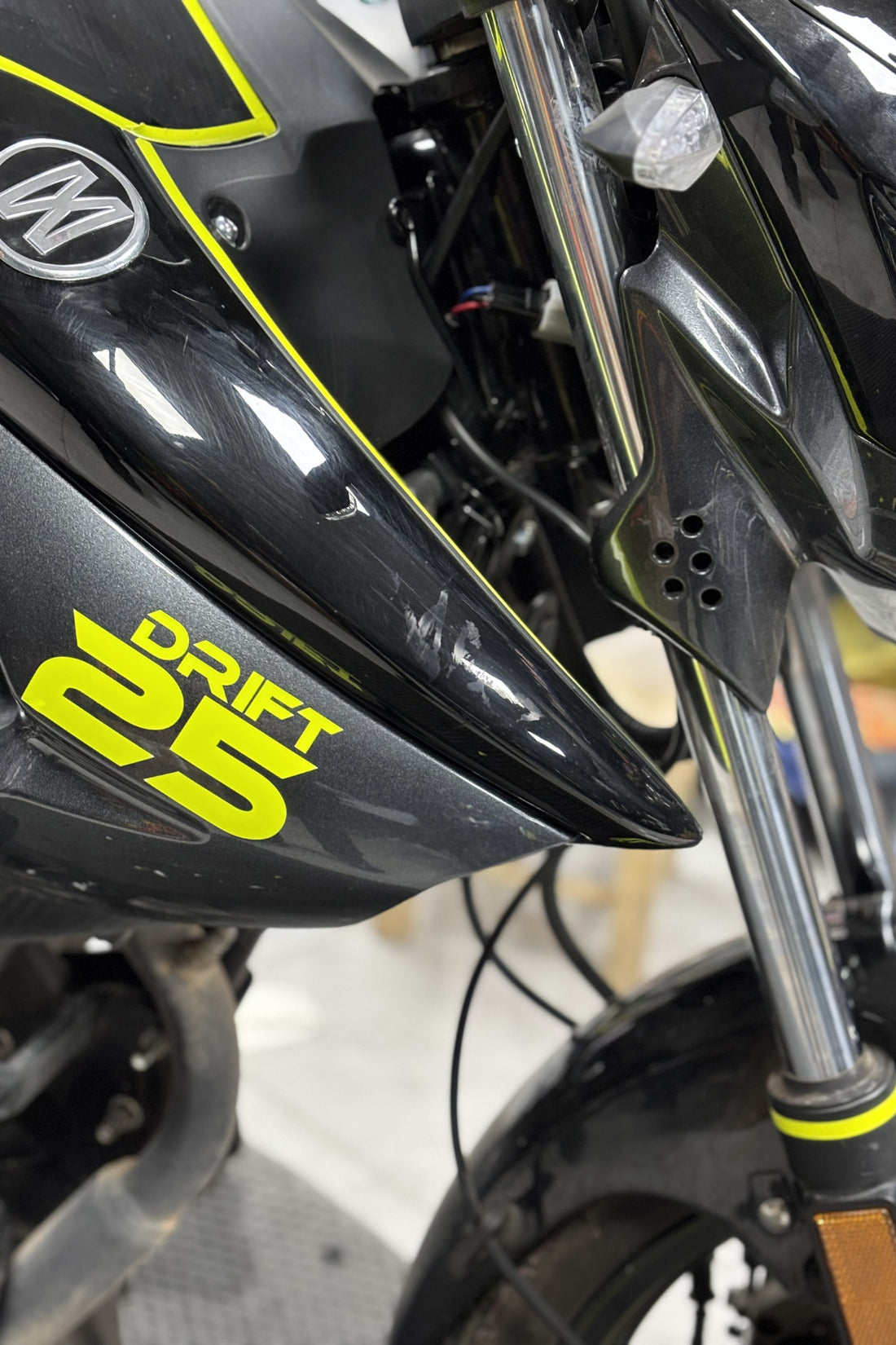 Mondial Drift-L için Neon Sarı Drift 25 Sticker Etiket (1 Adet)