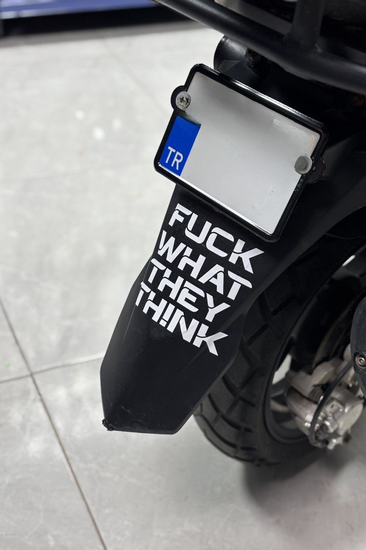 Motor ve Kask için Beyaz Renk FCK What They Think Sticker Etiket (1 Adet)(12CMx15CM)
