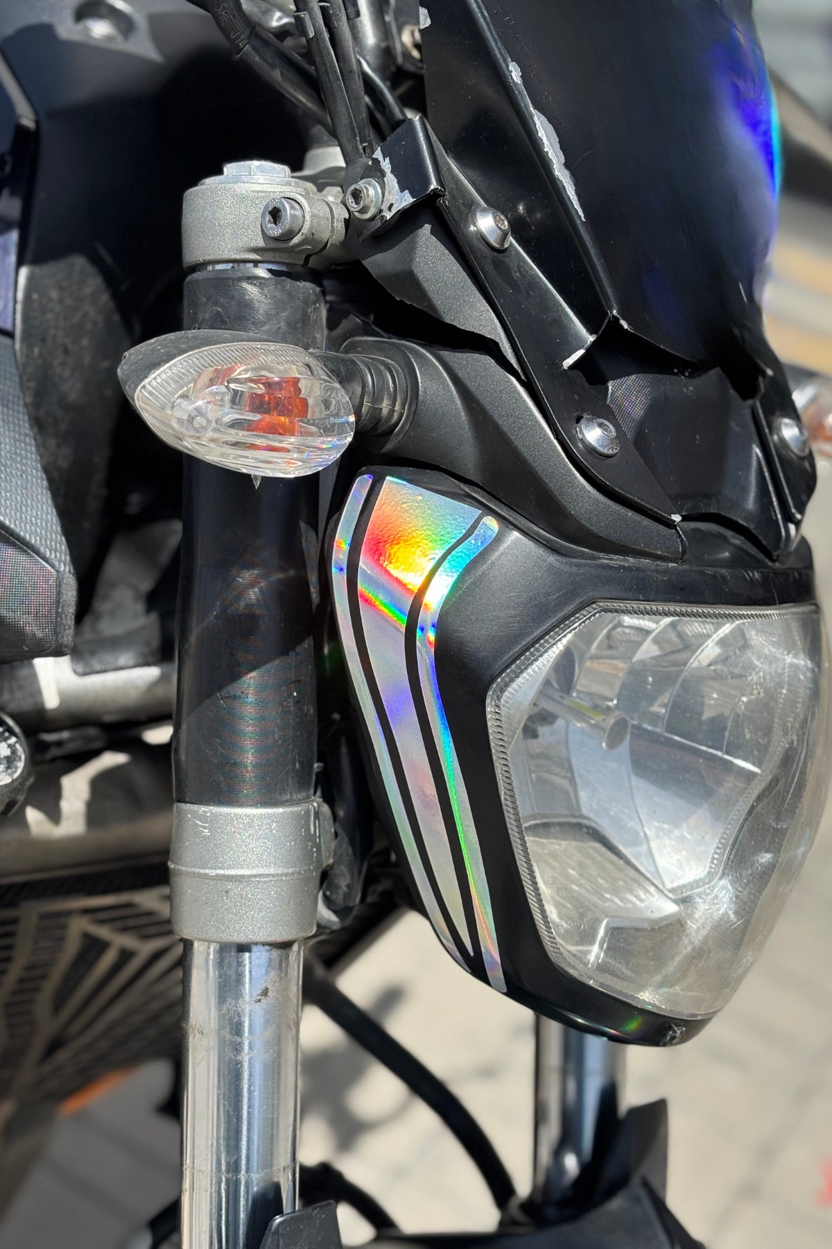 Yamaha MT-07 için Hologramlı Far Kaşı Sticker Etiket (2 Adet)