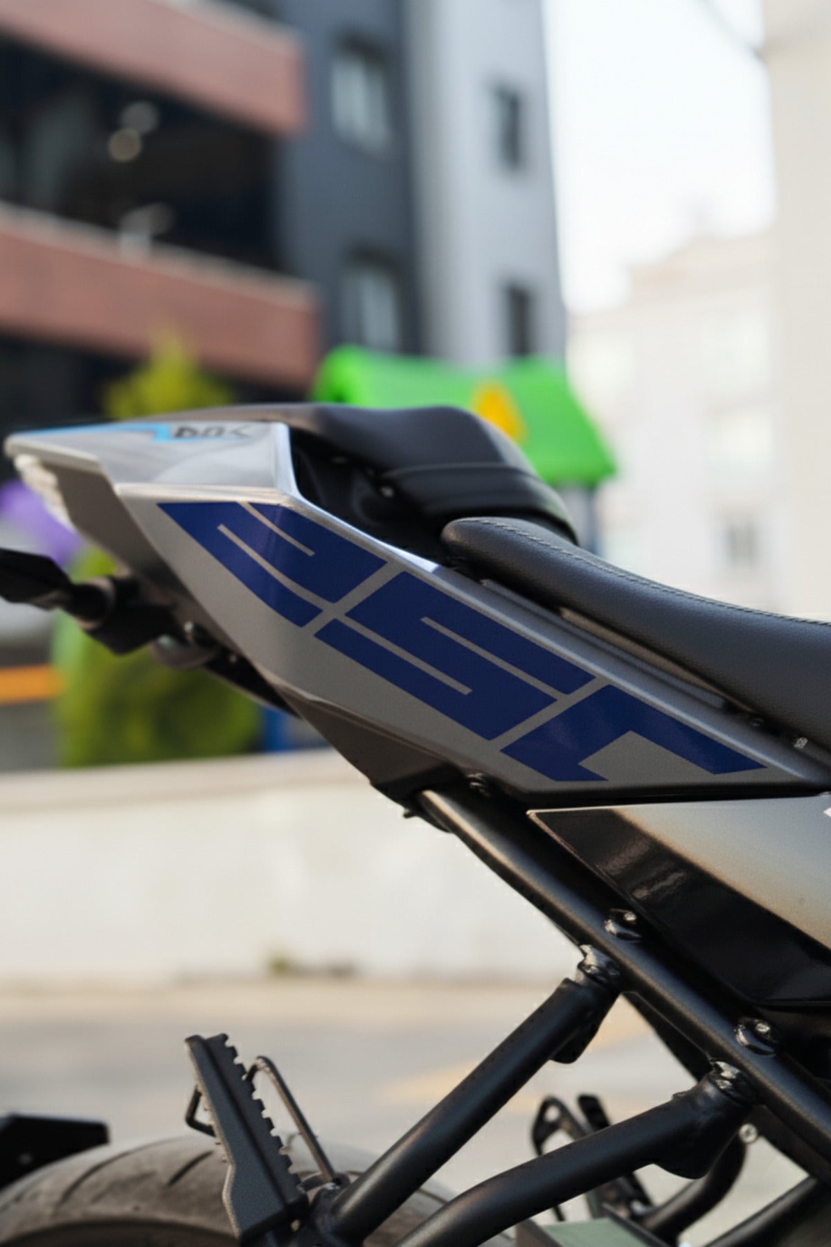 CFMOTO NK250 için Lacivert Mavi Renk 250 Yazıları Arka Sele için (Sağ ve Sol)