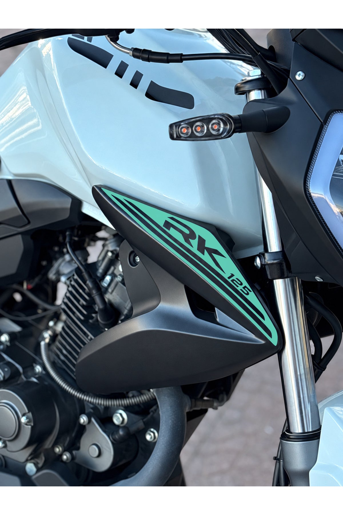 RKS RK125 için Yan Drenajlara Uyumlu RK 125 Sticker Etiket (Sağ ve Sol)