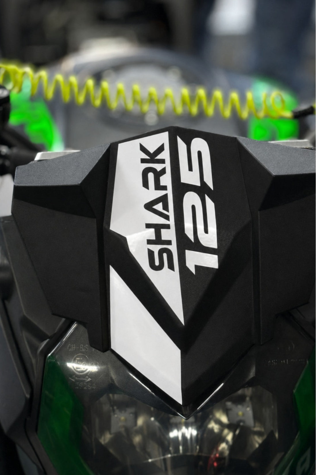 Arora Shark 125 için Tam Uyumlu Beyaz Renk Kafa Detay Sticker
