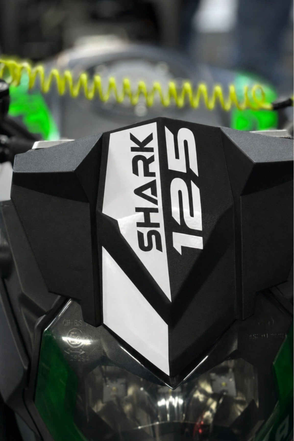 Arora Shark 125 için Tam Uyumlu Beyaz Renk Kafa Detay Sticker