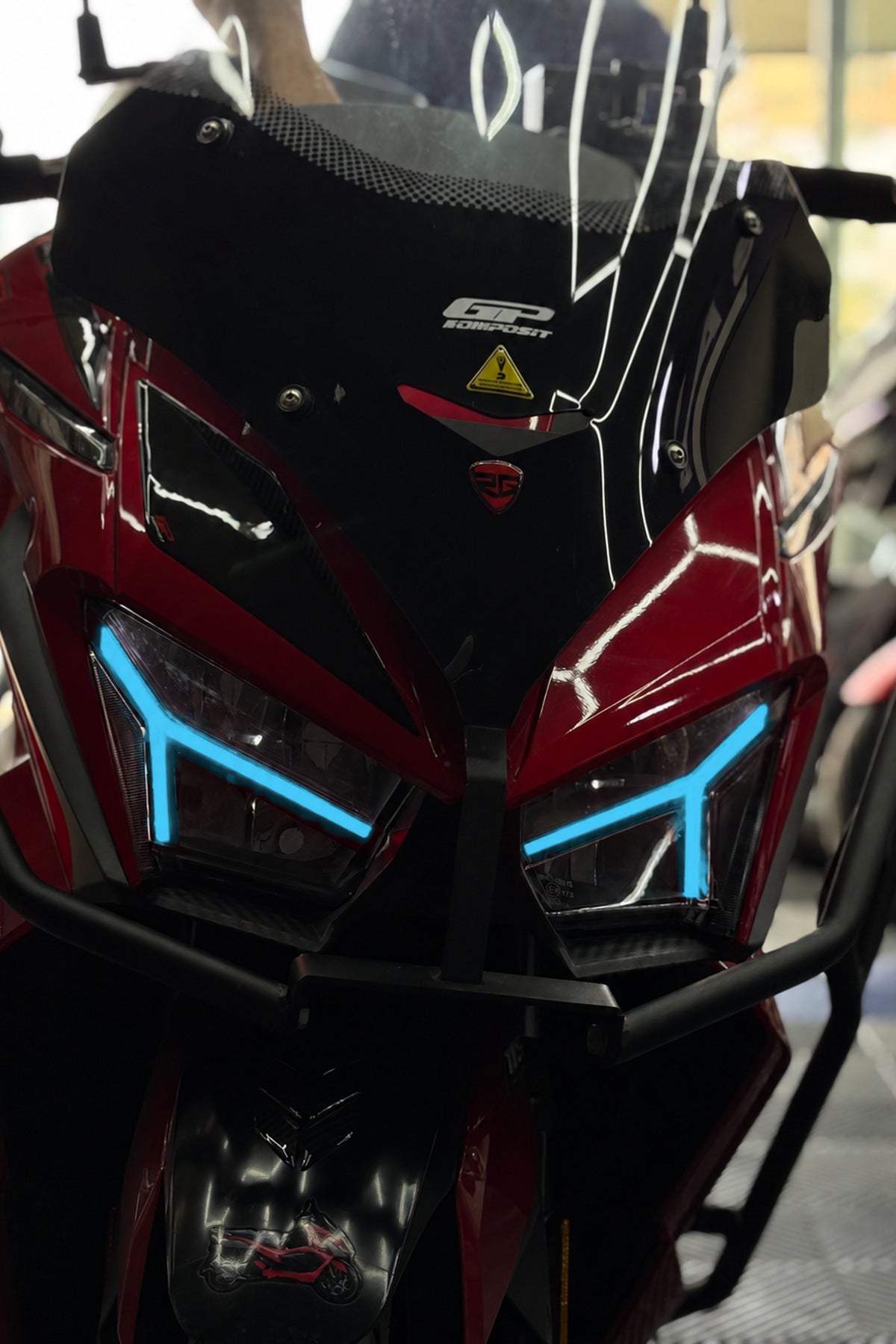 SYM JETX Scooter için Gündüz Ledi için Hazır Kesim Far tasarım Far Renklendirme Sticker (Sağ ve Sol)