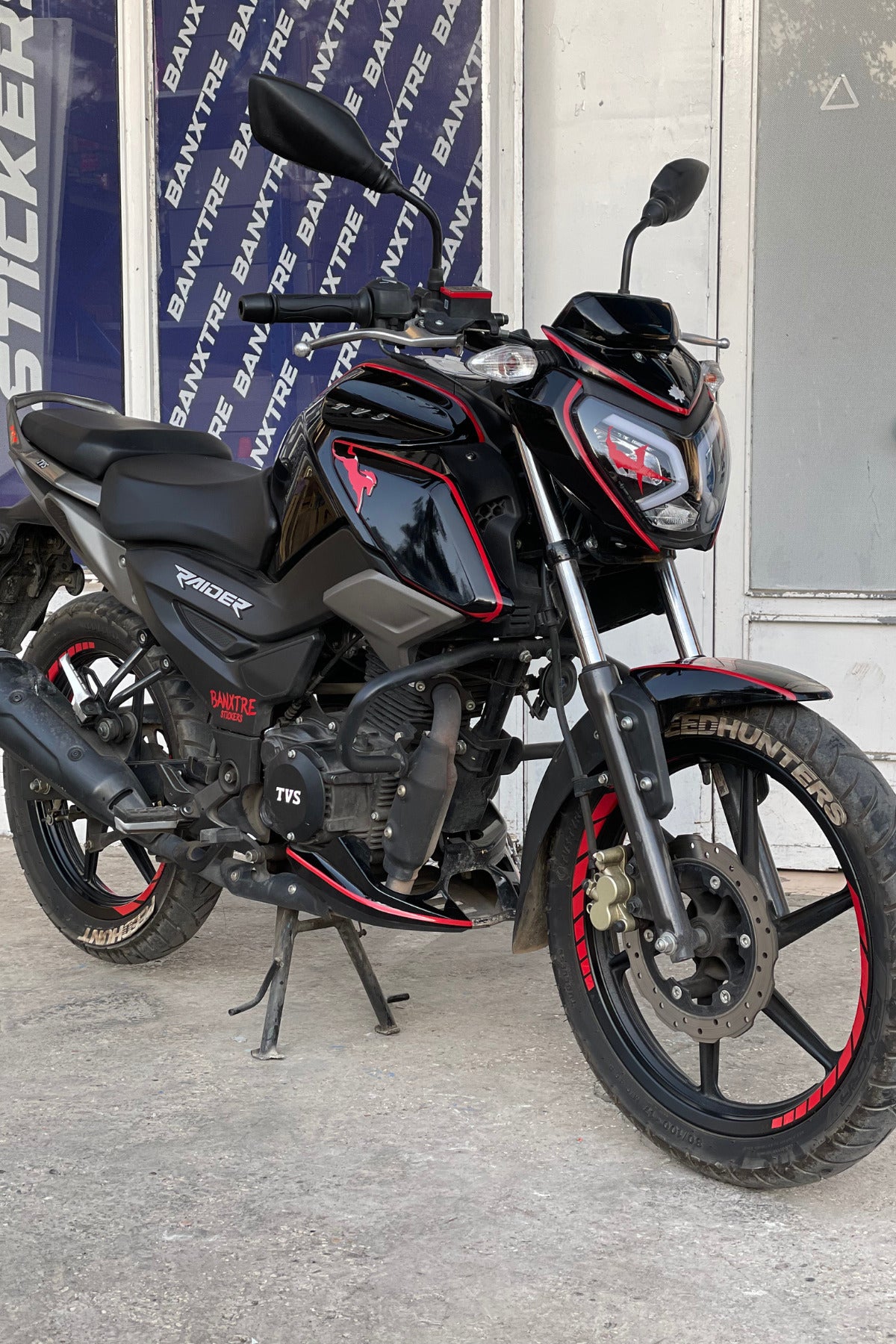 TVS Raider 125 için Parlak Kırmızı 17 Parça Sticker Etiket Seti