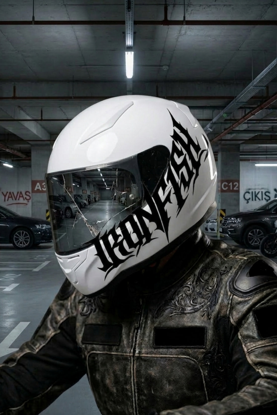 Motosiklet Kaskı ve Motor için Gotik Yazı Tipiyle IRONFISH Sticker Etiket (1 Adet)