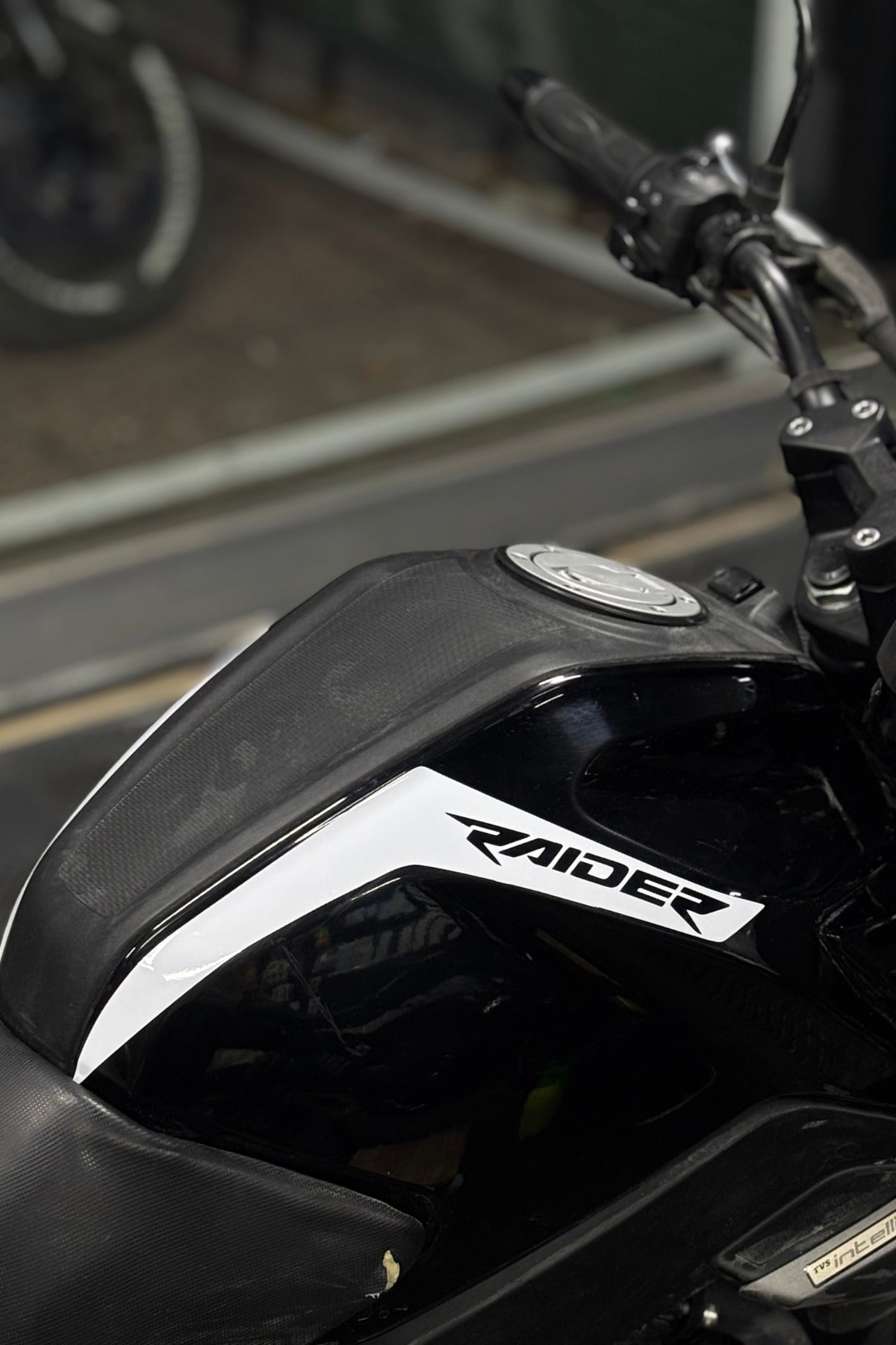 Tvs Raider 125 Motosiklet için Uyumlu Depo Kordon Sticker Seti (Sağ ve Sol)
