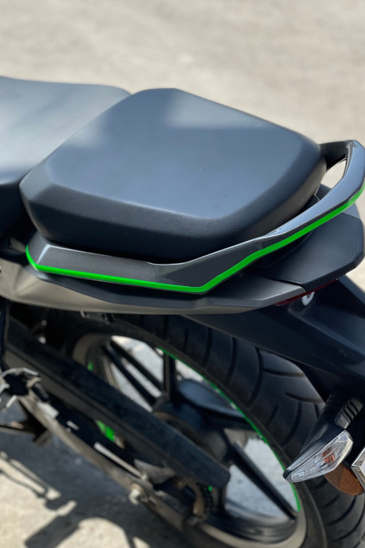 TVS Raider 125 için Neon Yeşil 16 Parça Sticker Etiket Seti (16 Parça )