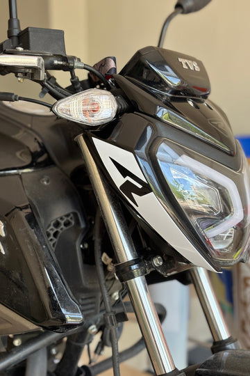 TVS Raider için R Logolu Far Kaşı Detay Sticker (2 Adet)