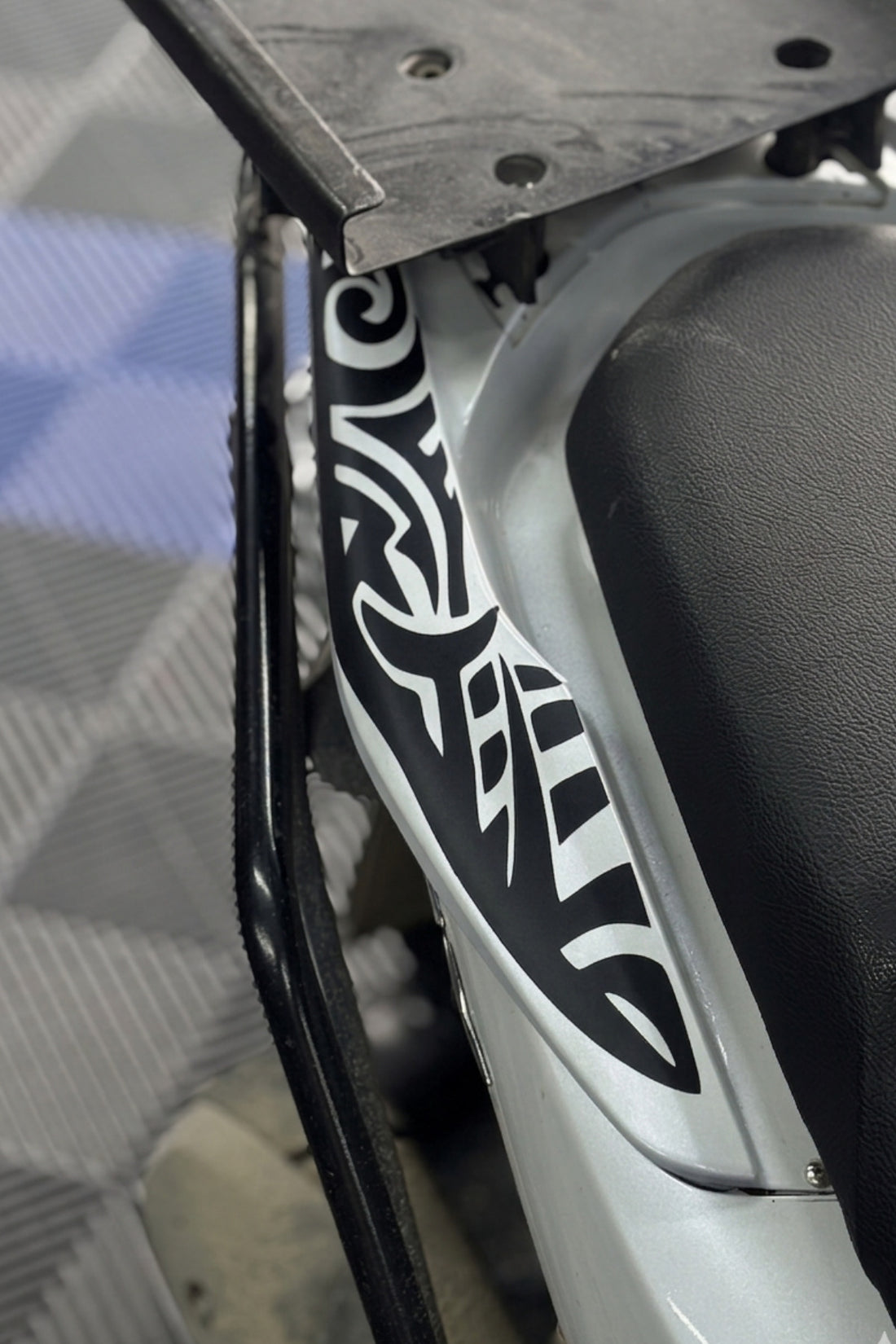 Honda PCX için Arka Tutamaç Uyumlu Tribal Desen Sticker (2018-2019-2020)