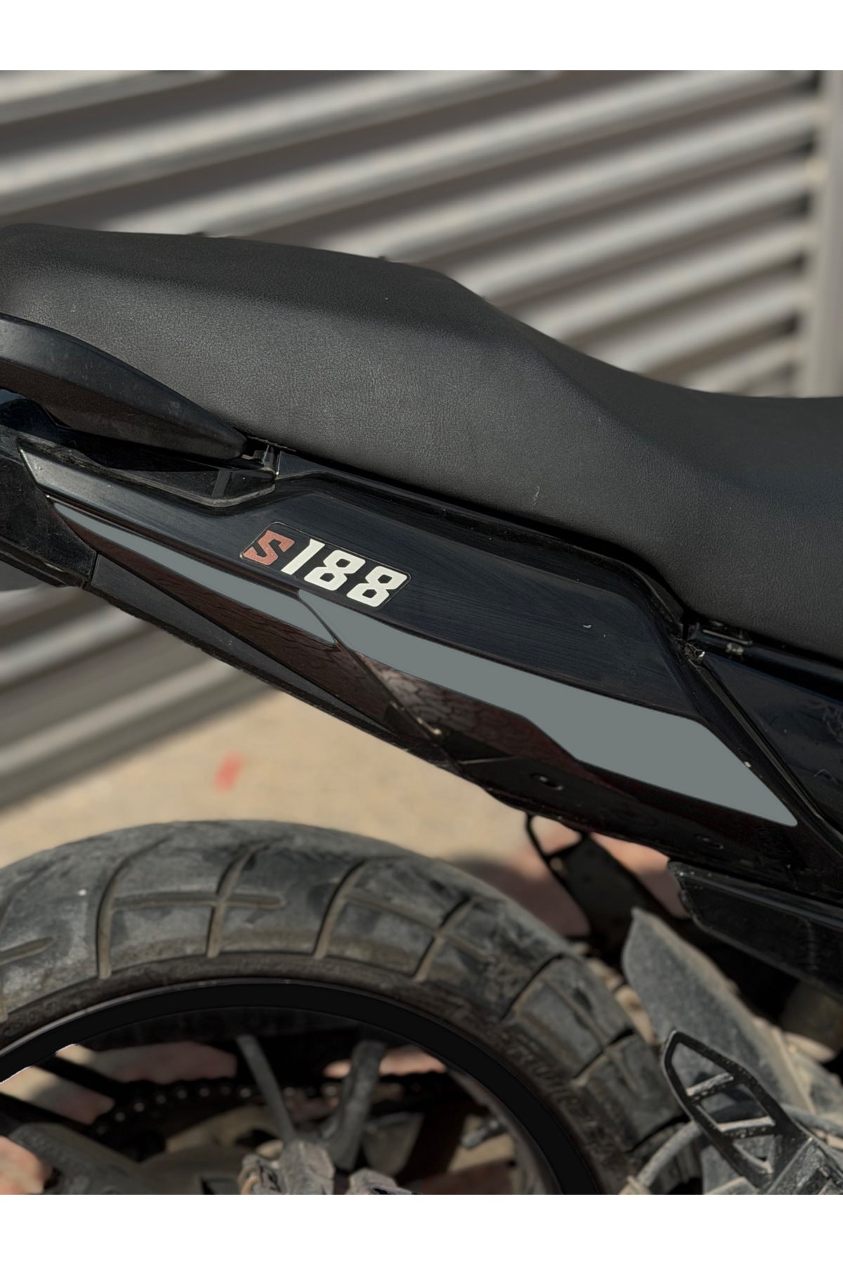 Falcon Salvador S188 için Arka Kuyruk Orijinal Renk Değişim Sticker