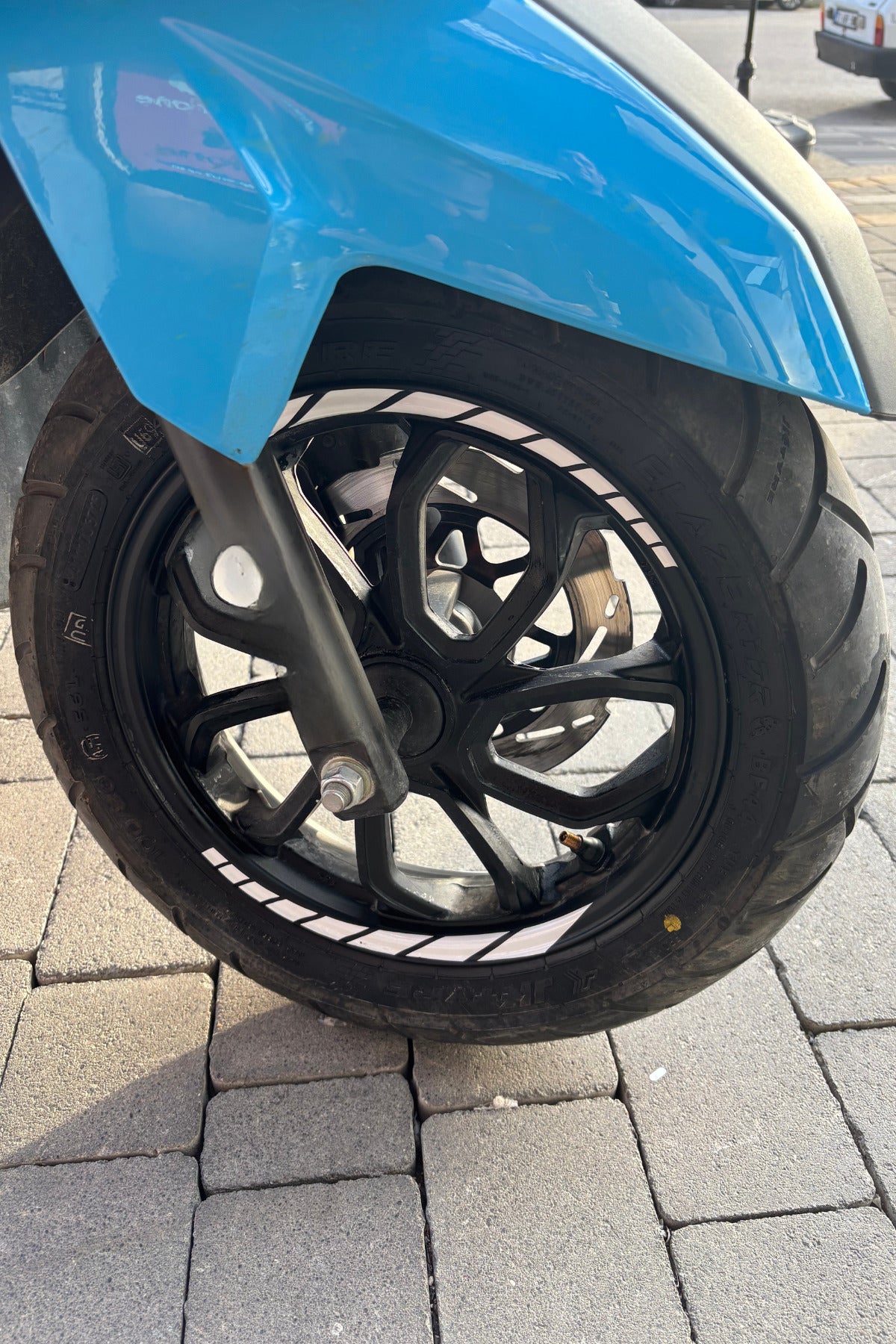 Scooter Jant için Uyumlu Beyaz Renk Kesikli Jant Şeridi Sticker Seti (8 Parça)