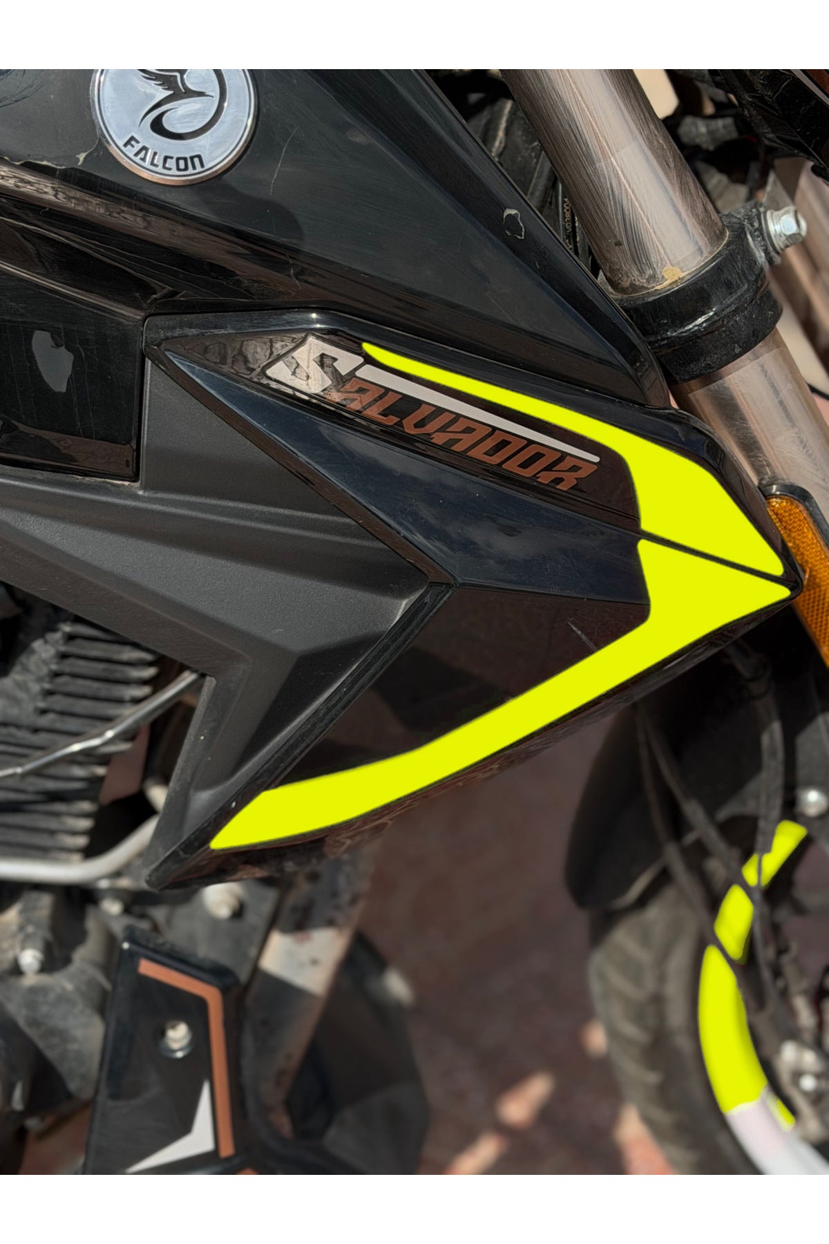 Falcon Salvador S188 Motosiklet için Ön Yan Panel Orijinal Renk Değişim Stickerları ( 4 Parça)