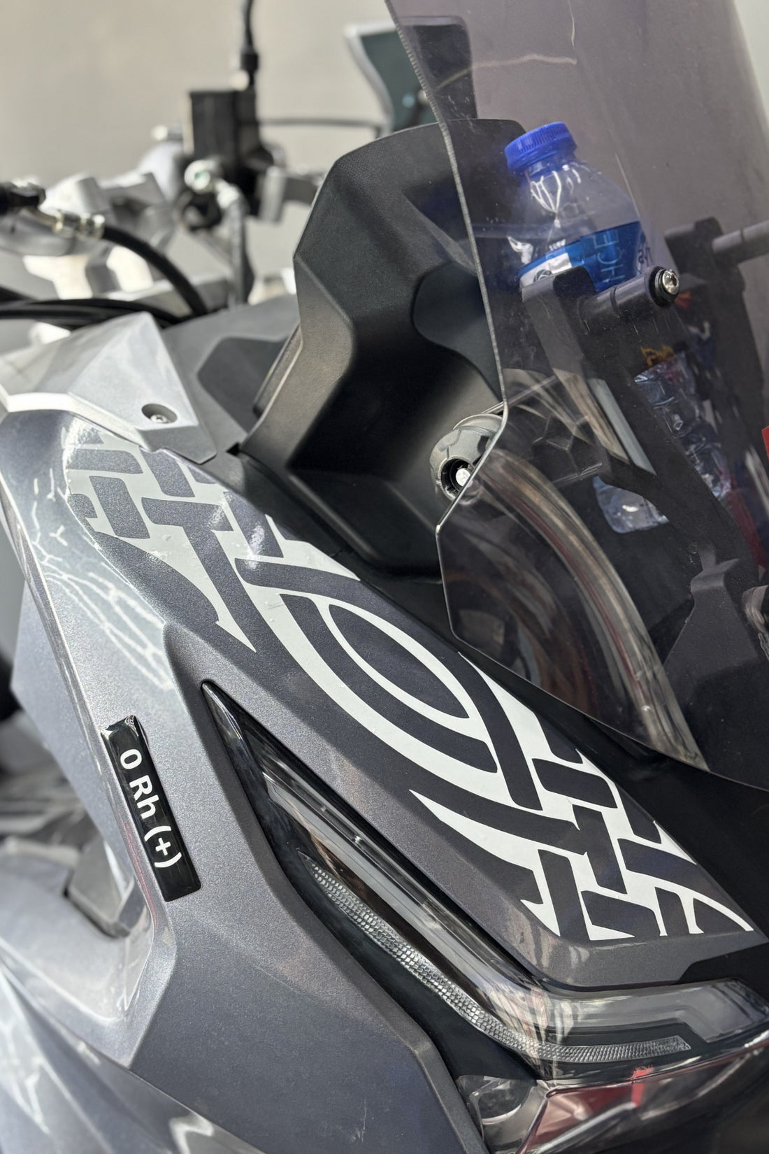RKS Freccia Scooter için Beyaz Renk Ön Tribal Desen Sticker