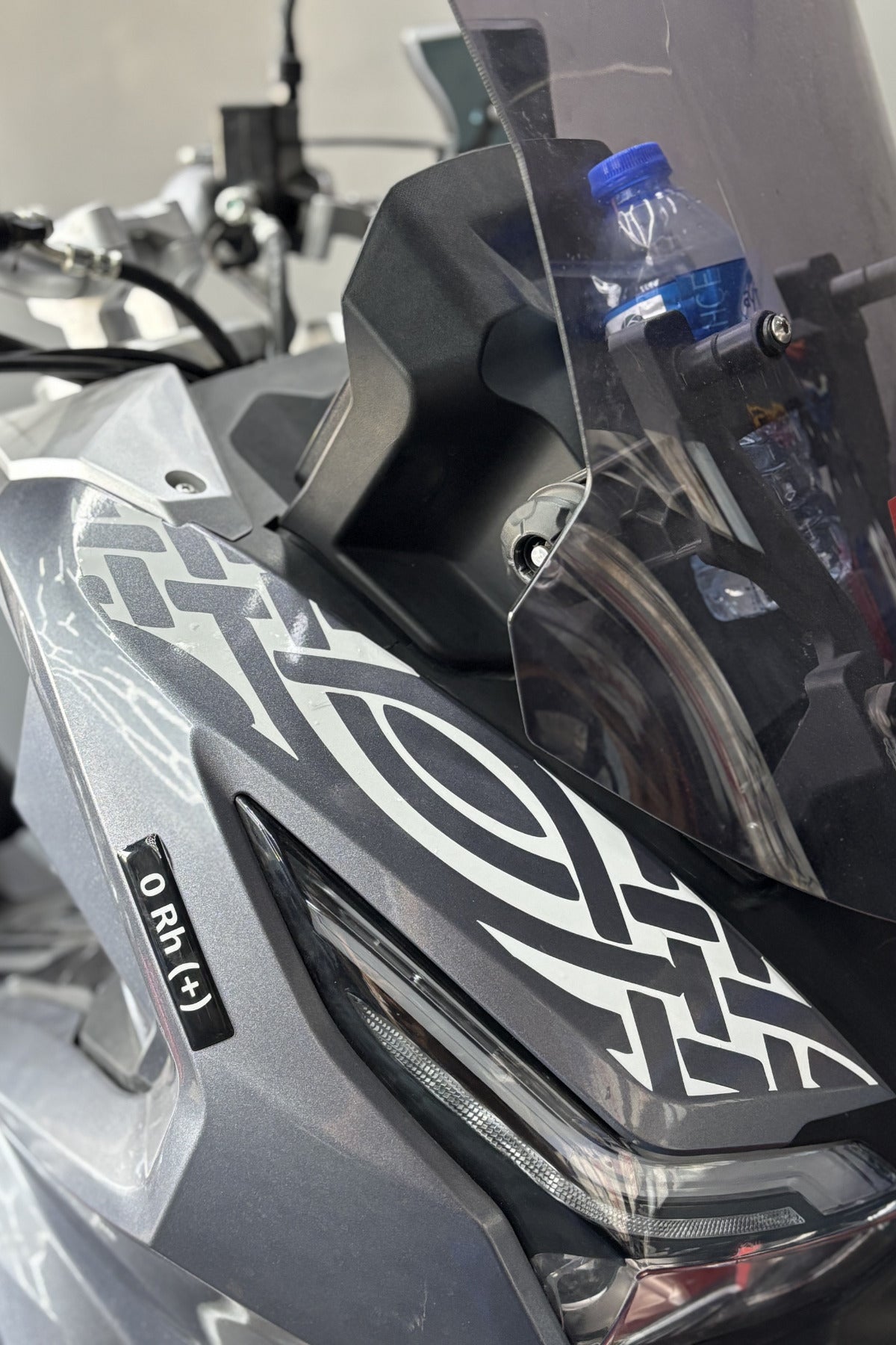 RKS Freccia Scooter için Beyaz Renk Ön Tribal Desen Sticker