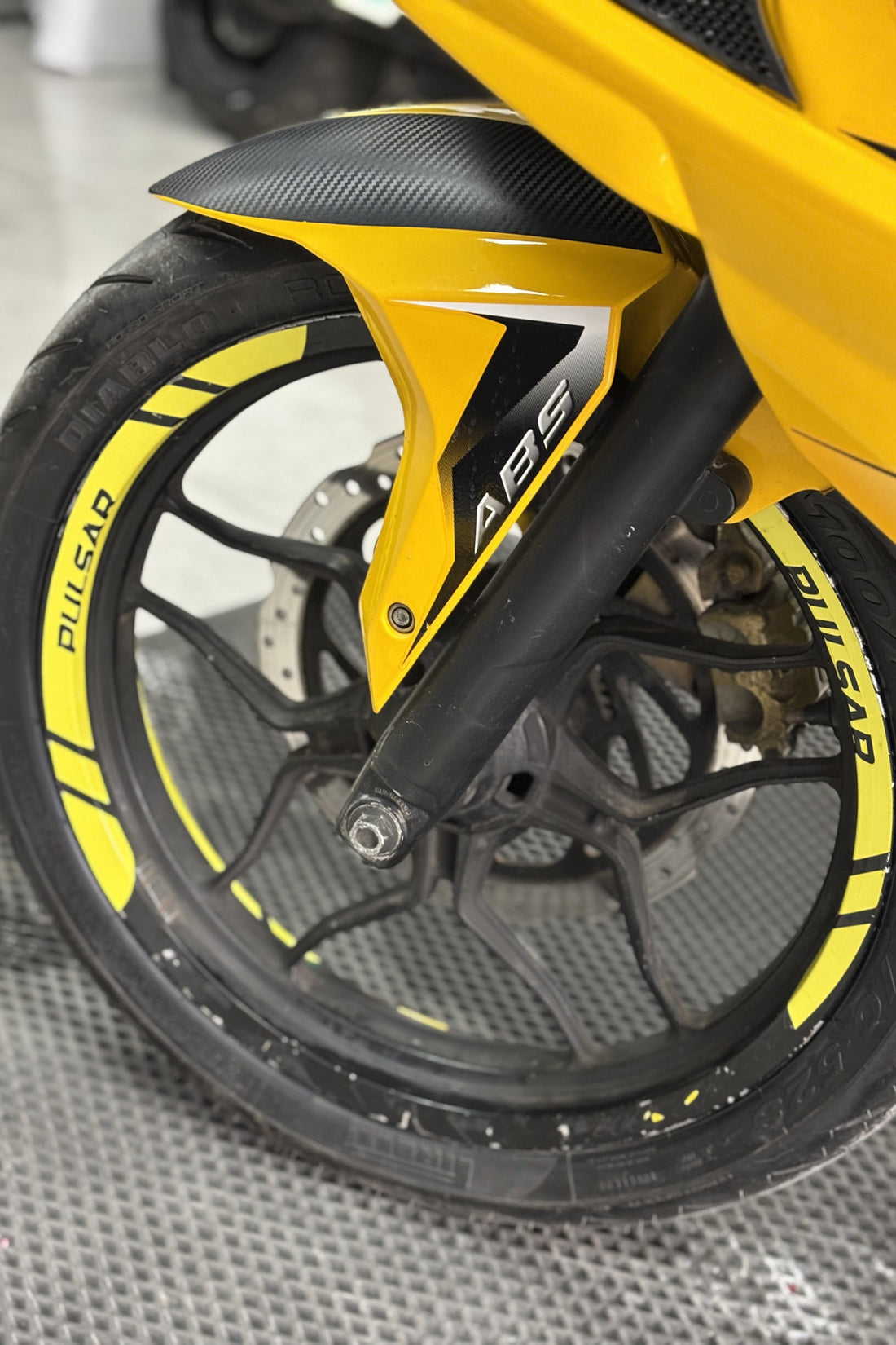 Pulsar Motorsiklet Grubu için Sarı Renk Jant Şeridi Sticker Etiket (8 Parça)