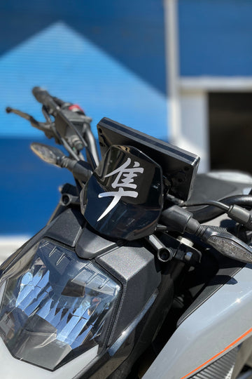 Araba-Motor-Kask için Beyaz Renk Japonca Yazı Hayabusa Sticker Etiket 10CM (1 Adet)